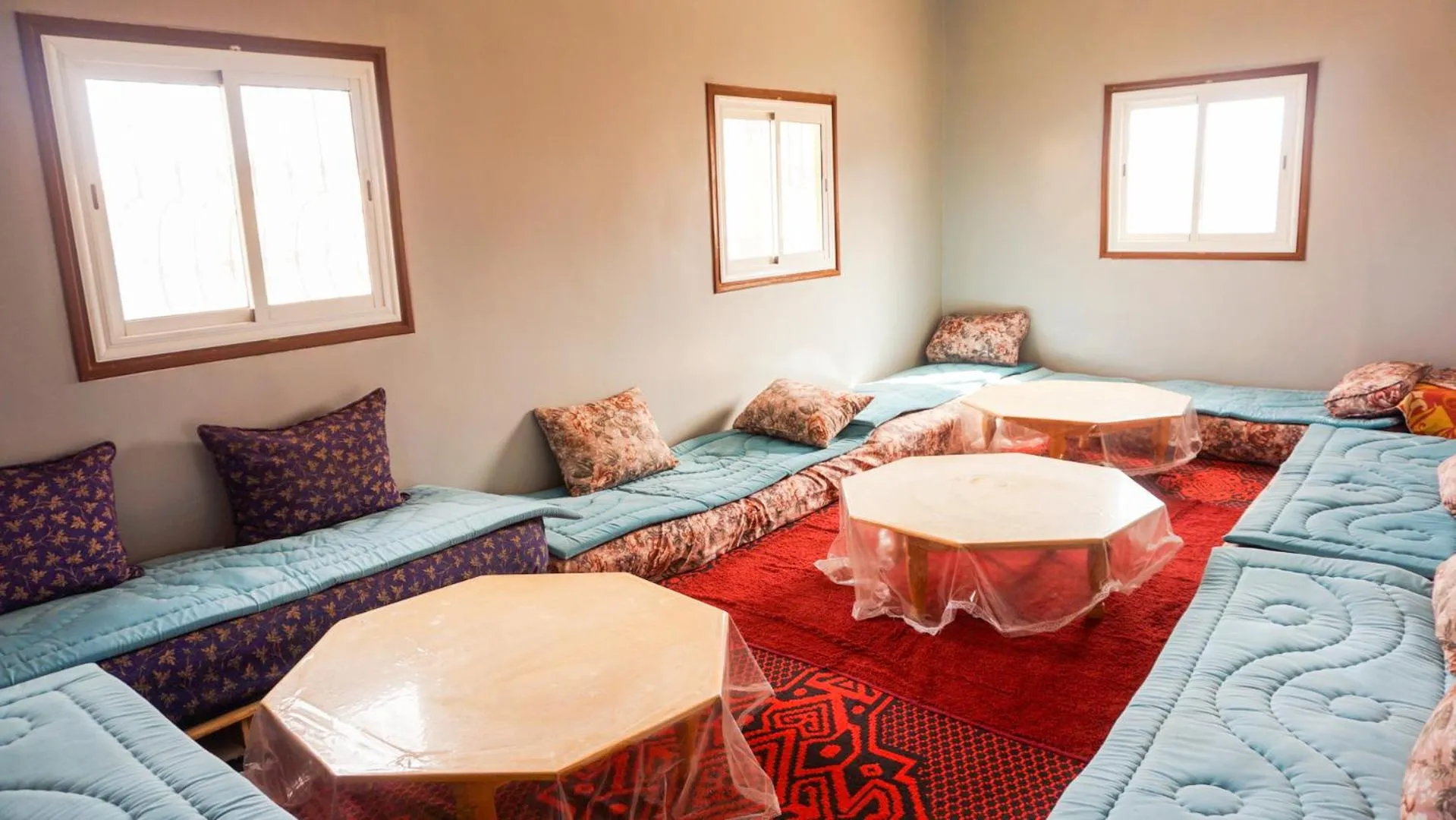 Living room, Bed in Ouarzazate Youth Hostel YHO