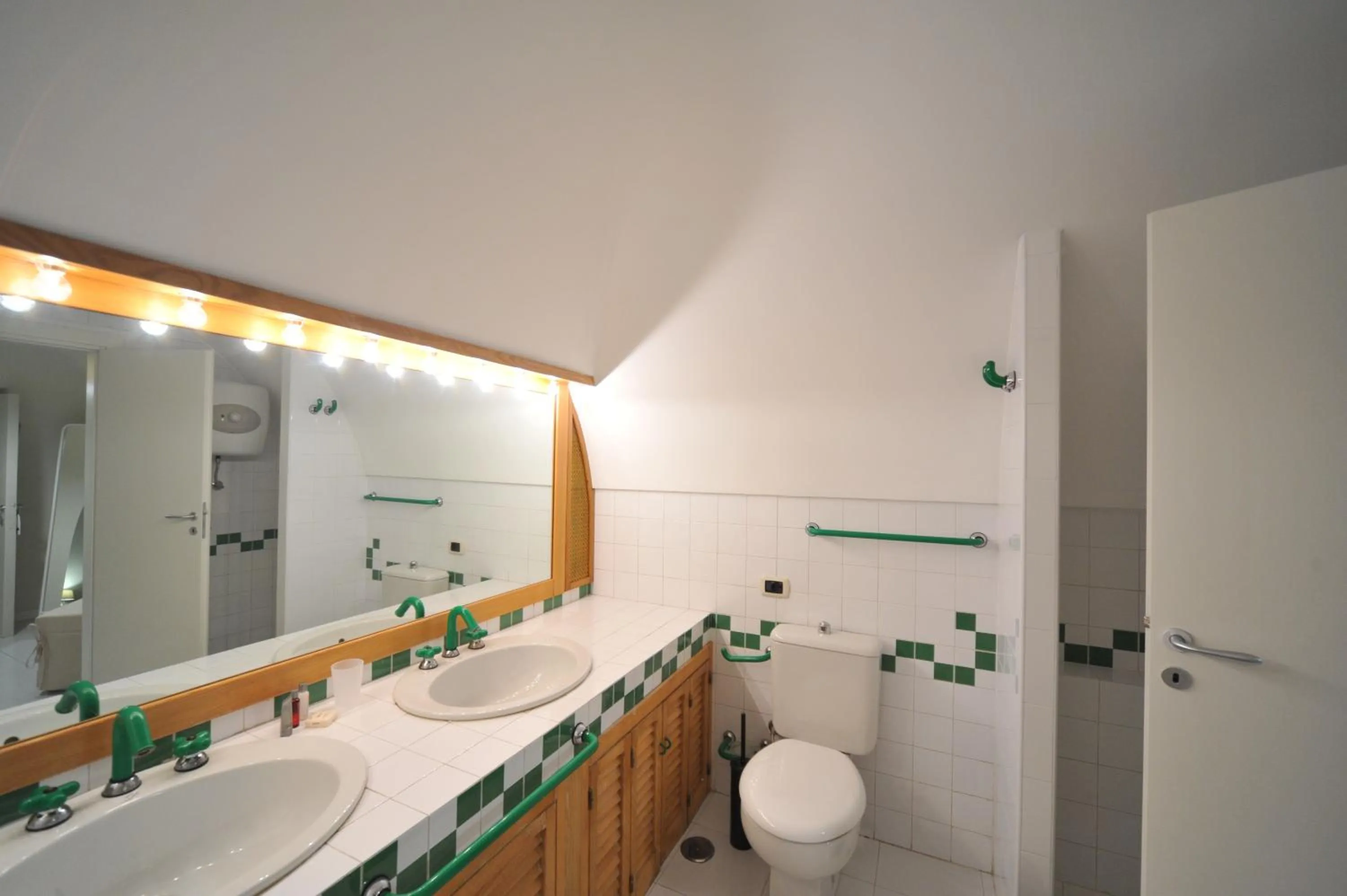 Bathroom in Gatto Bianco House