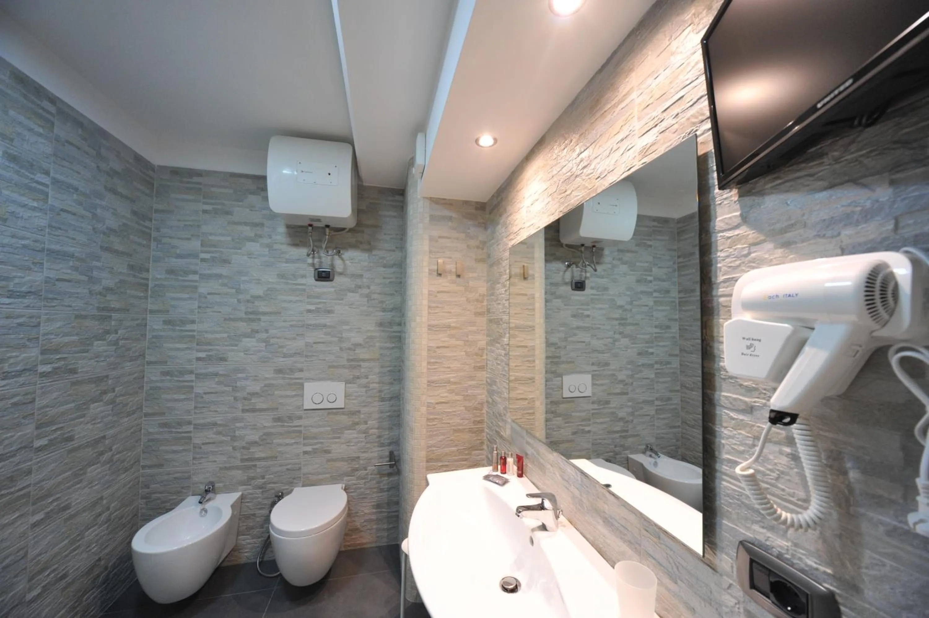 Bathroom in Gatto Bianco House