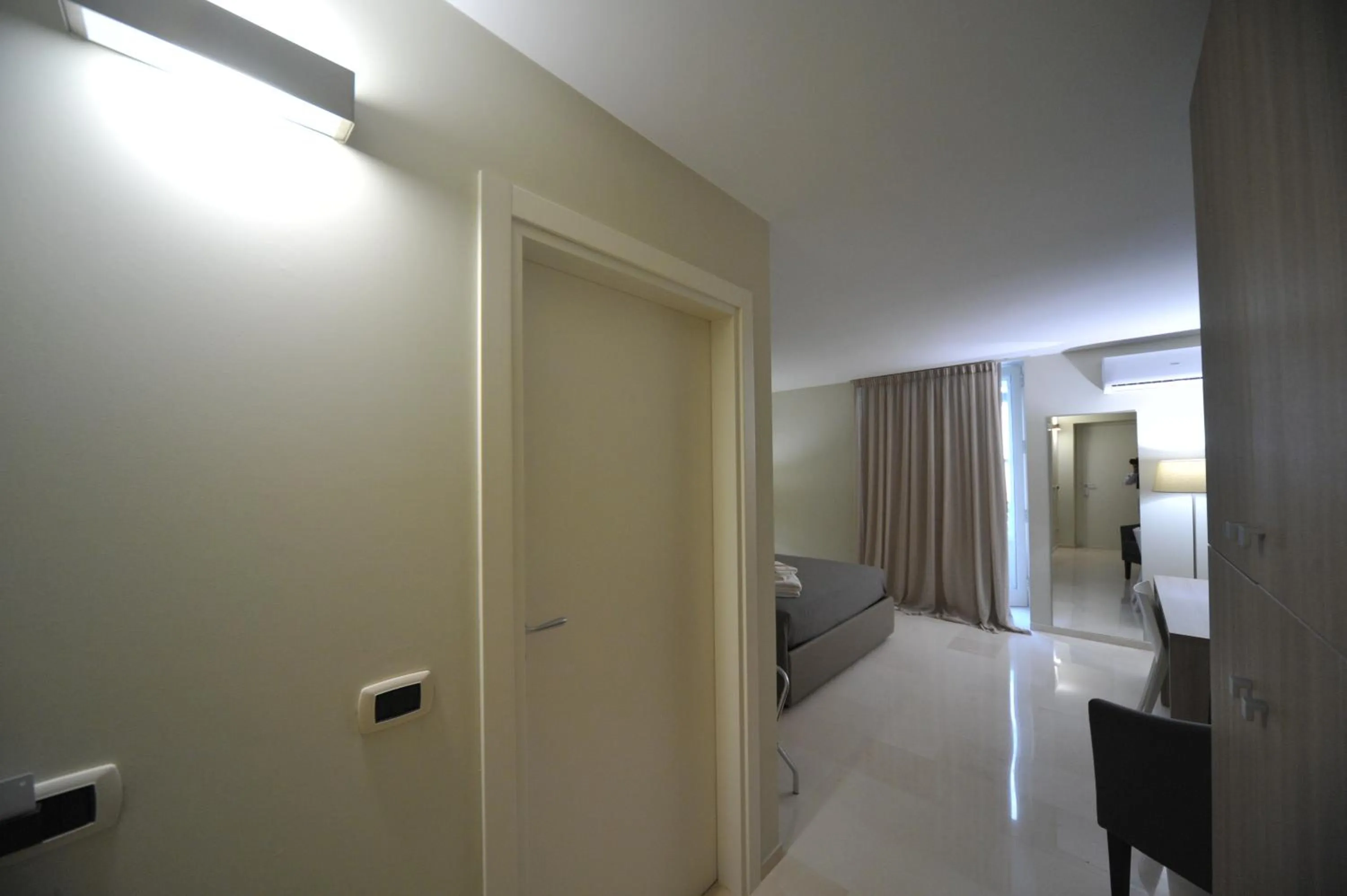 Photo of the whole room, Bed in Gatto Bianco House