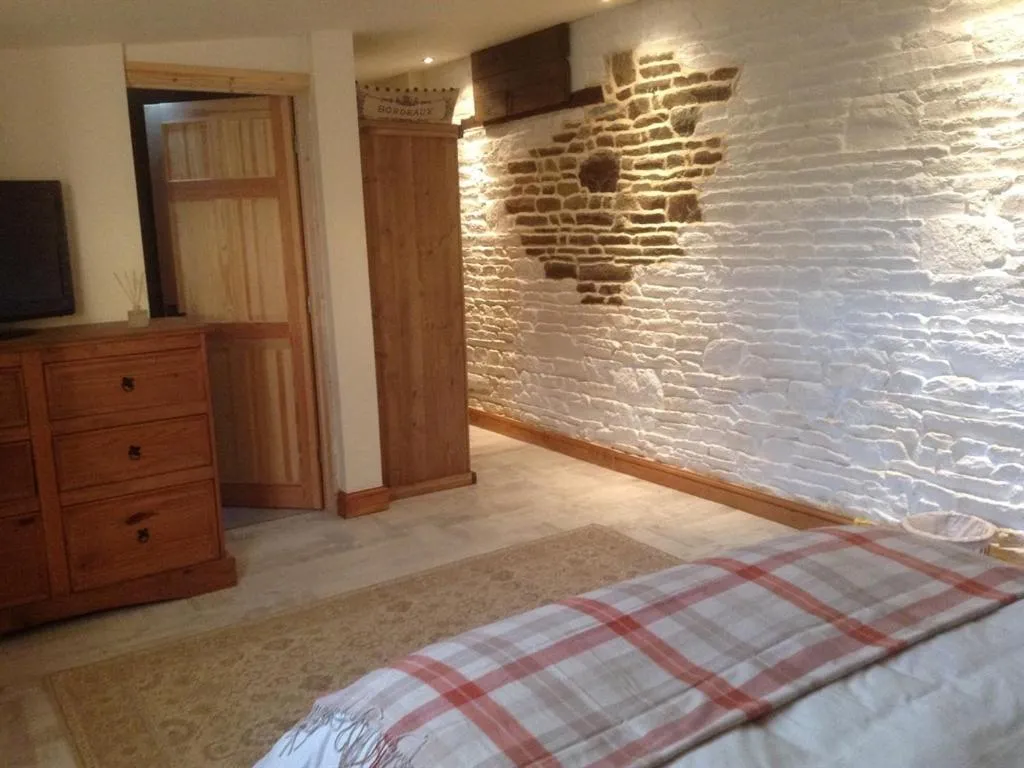 Bedroom, Bed in Le Bois Gautier