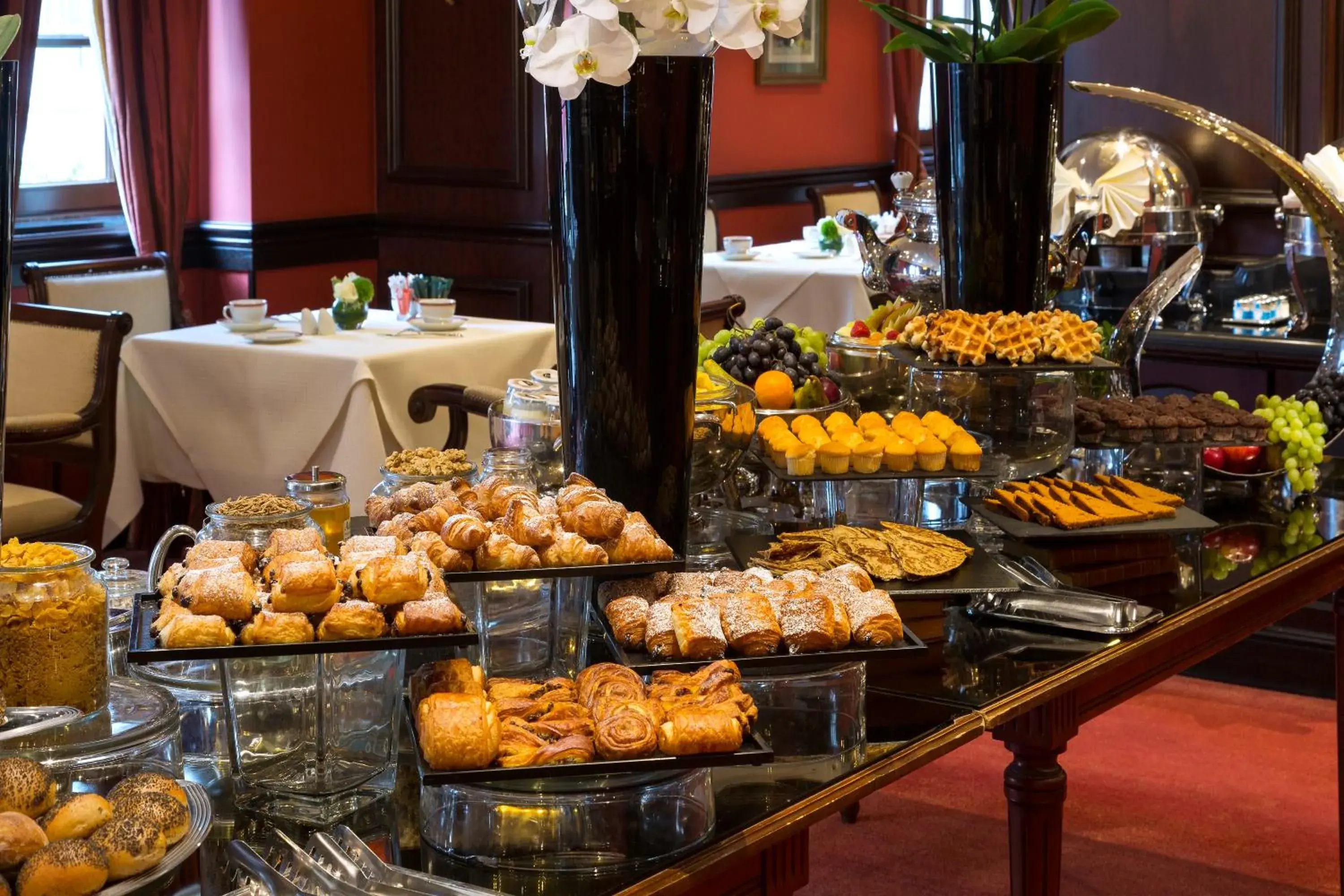 Buffet breakfast in Warwick Grand-Place Brussels Buffet breakfast in Warwick Grand-Place Brussels