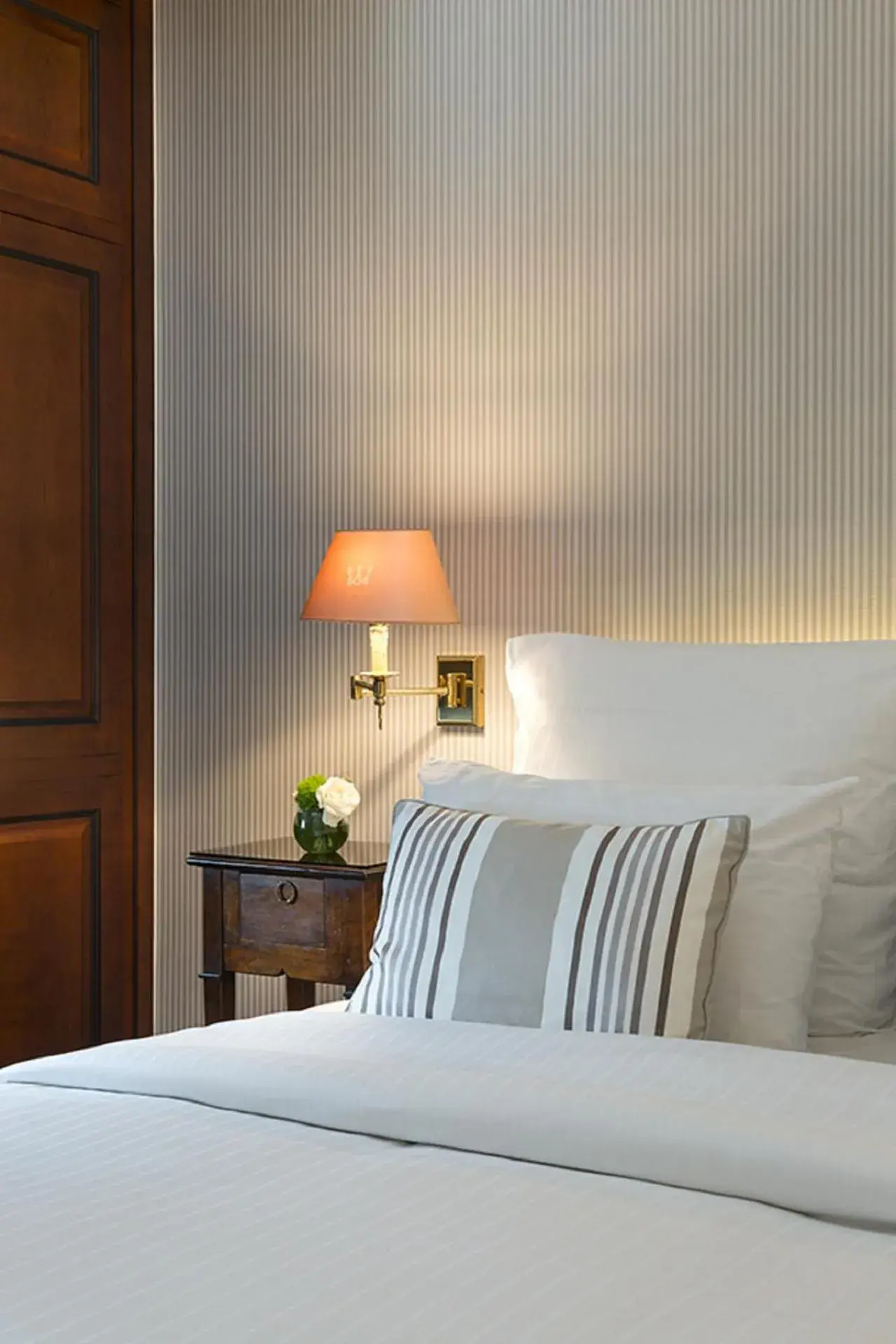 Bed in Warwick Grand-Place Brussels Bed in Warwick Grand-Place Brussels