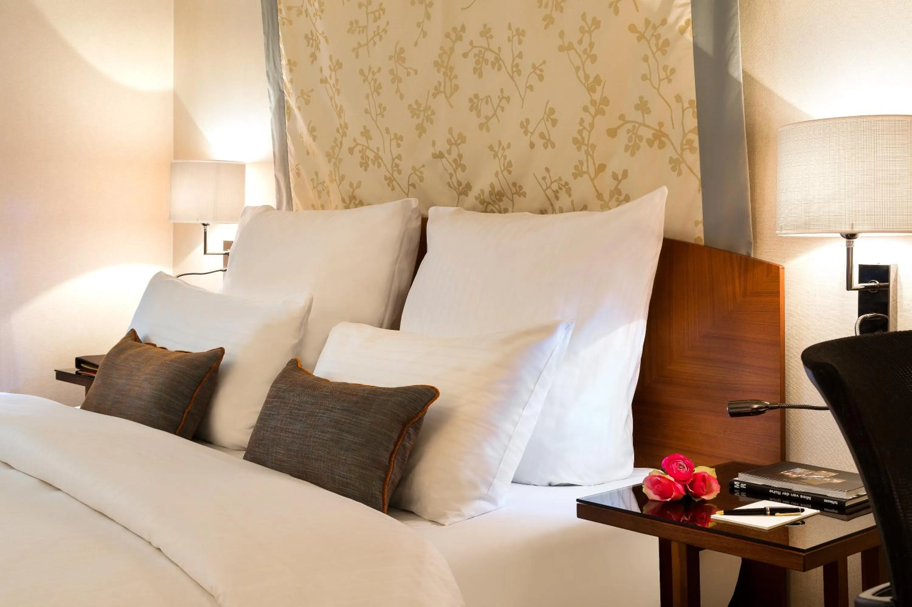 Decorative detail, Bed in Warwick Grand-Place Brussels