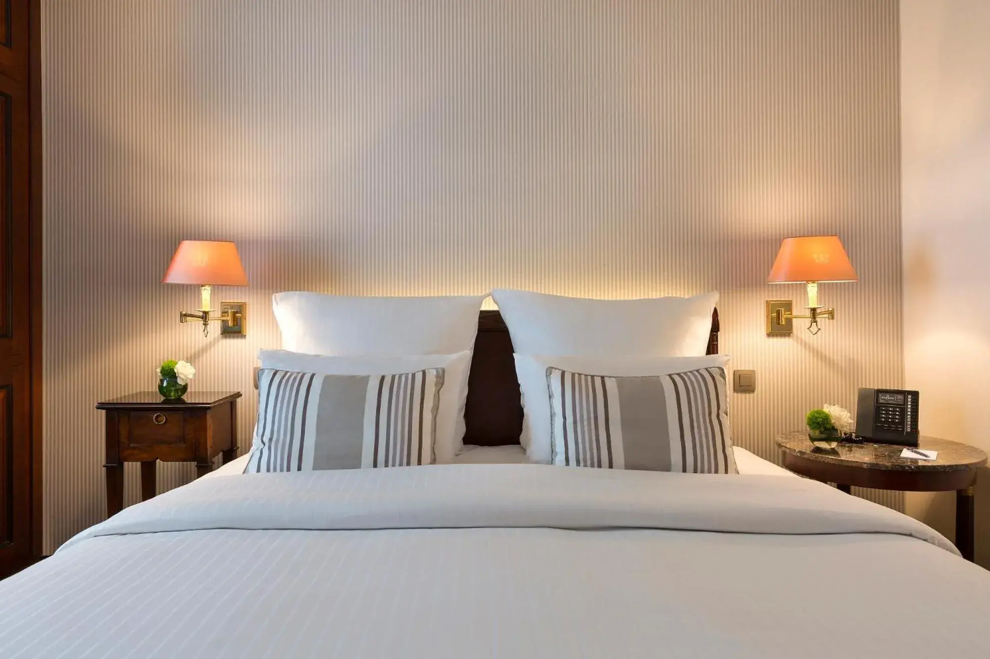 Bed in Warwick Grand-Place Brussels Bed in Warwick Grand-Place Brussels