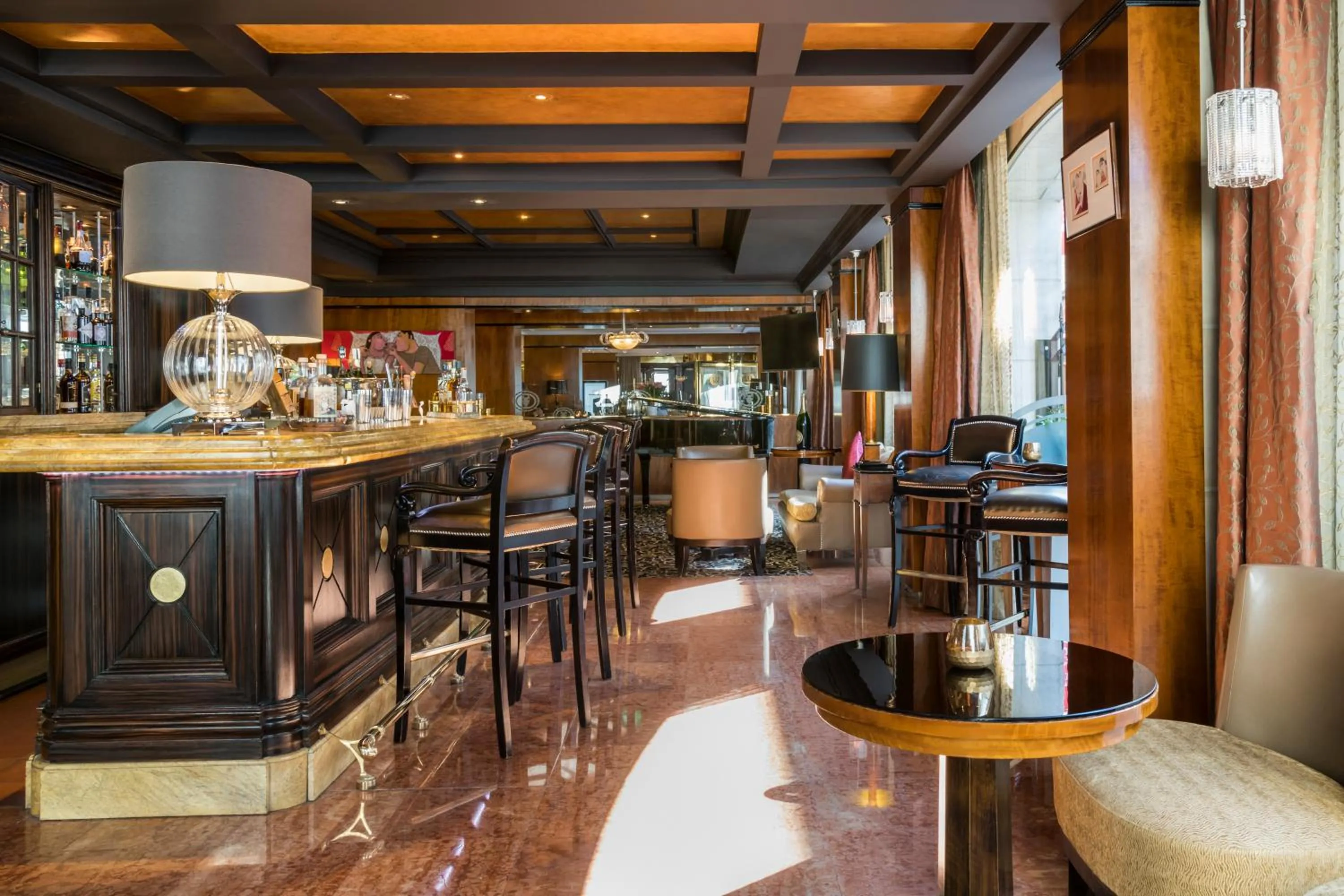 Lounge or bar in Warwick Grand-Place Brussels