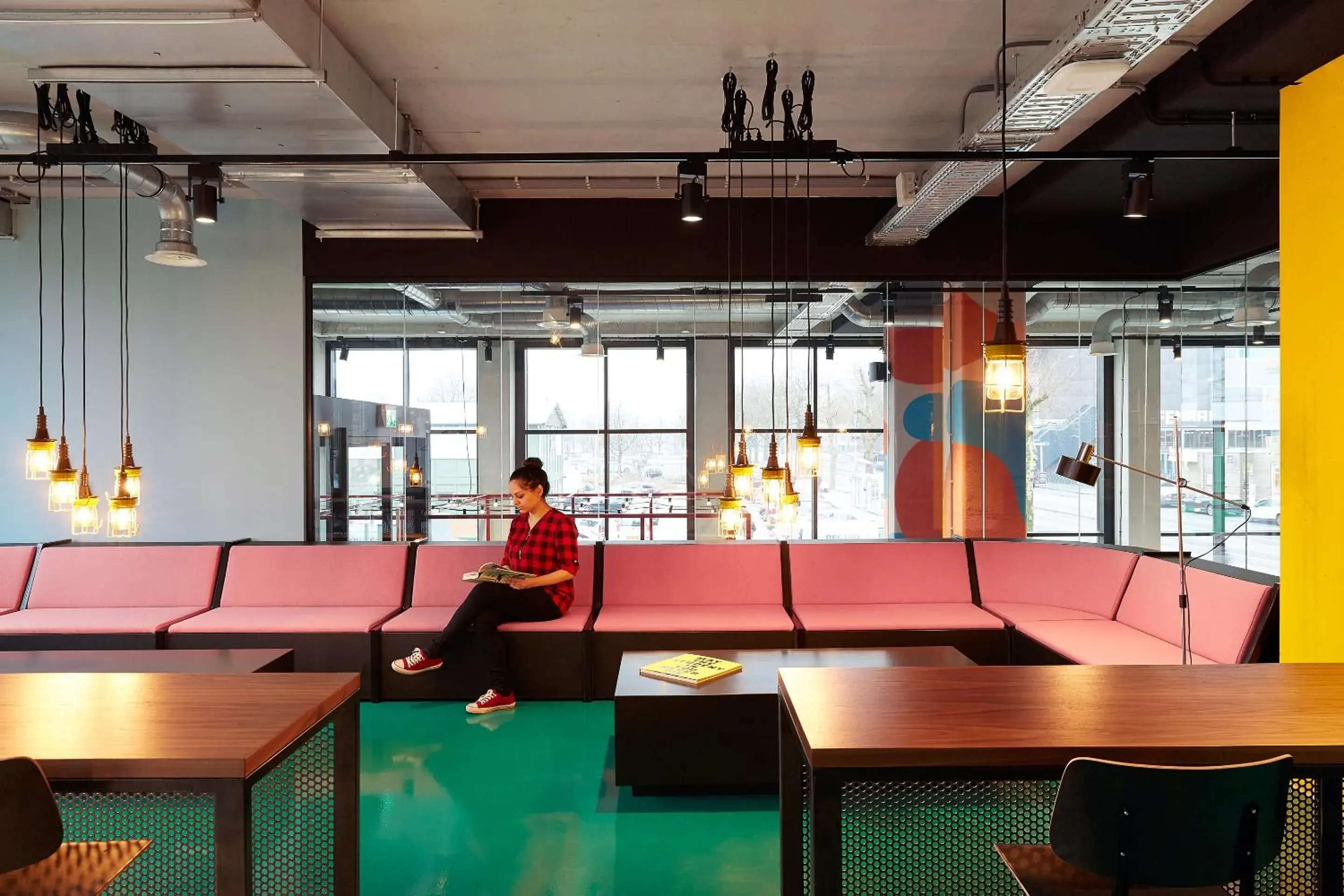 Lounge or bar in The Social Hub Eindhoven Lounge or bar in The Social Hub Eindhoven