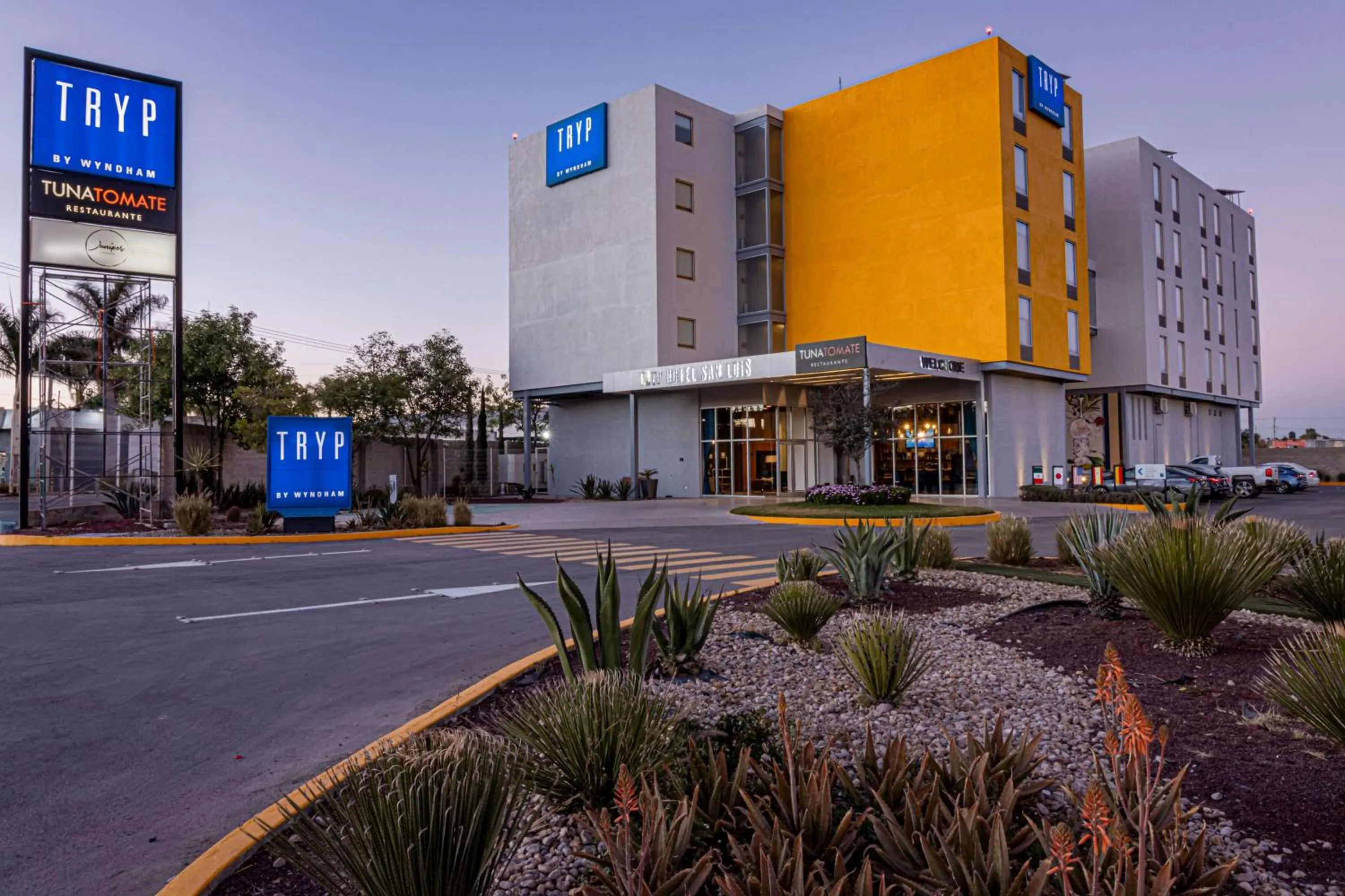 Property building in TRYP by Wyndham San Luis Potosi Hotel & Suites