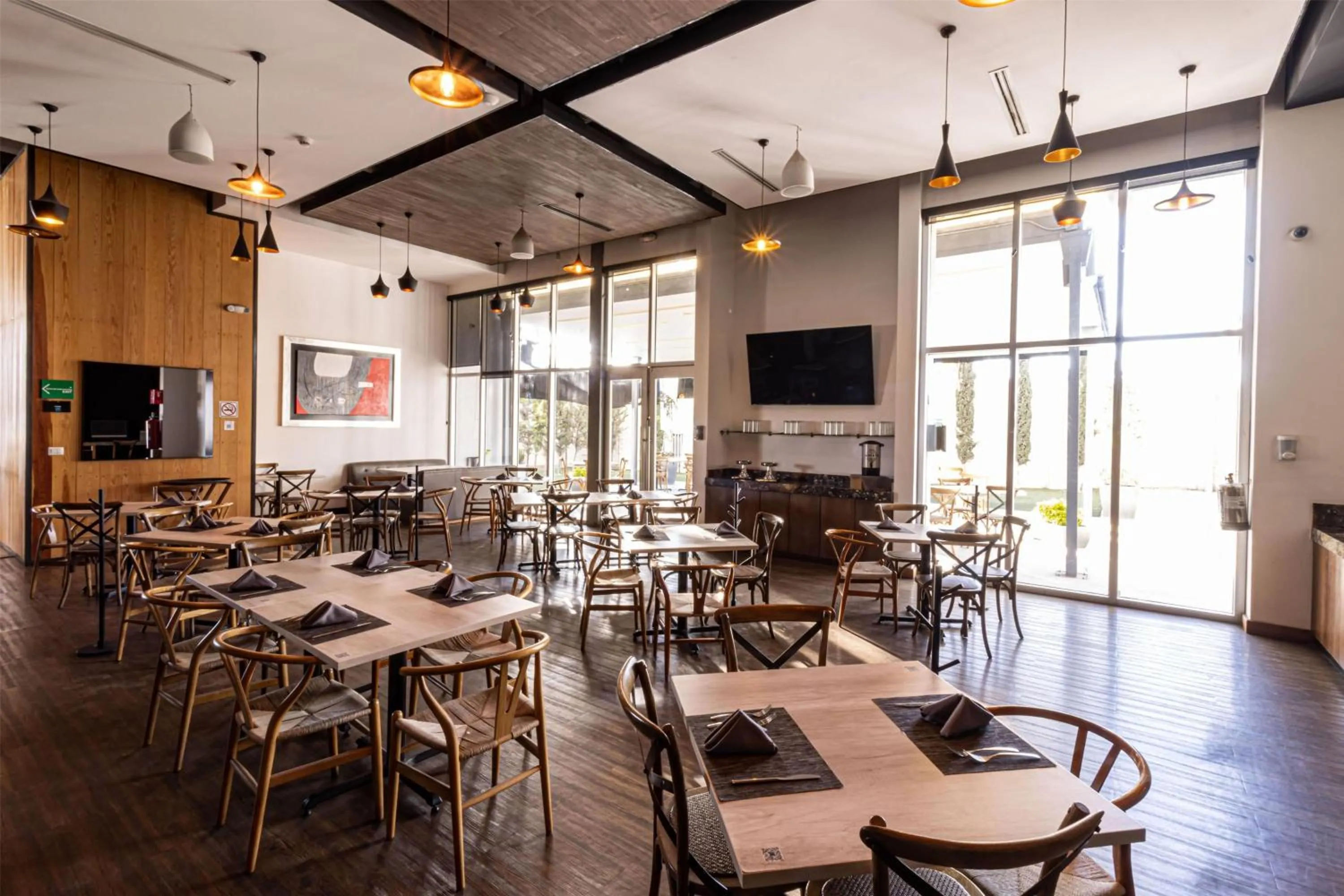 Restaurant/places to eat in TRYP by Wyndham San Luis Potosi Hotel & Suites