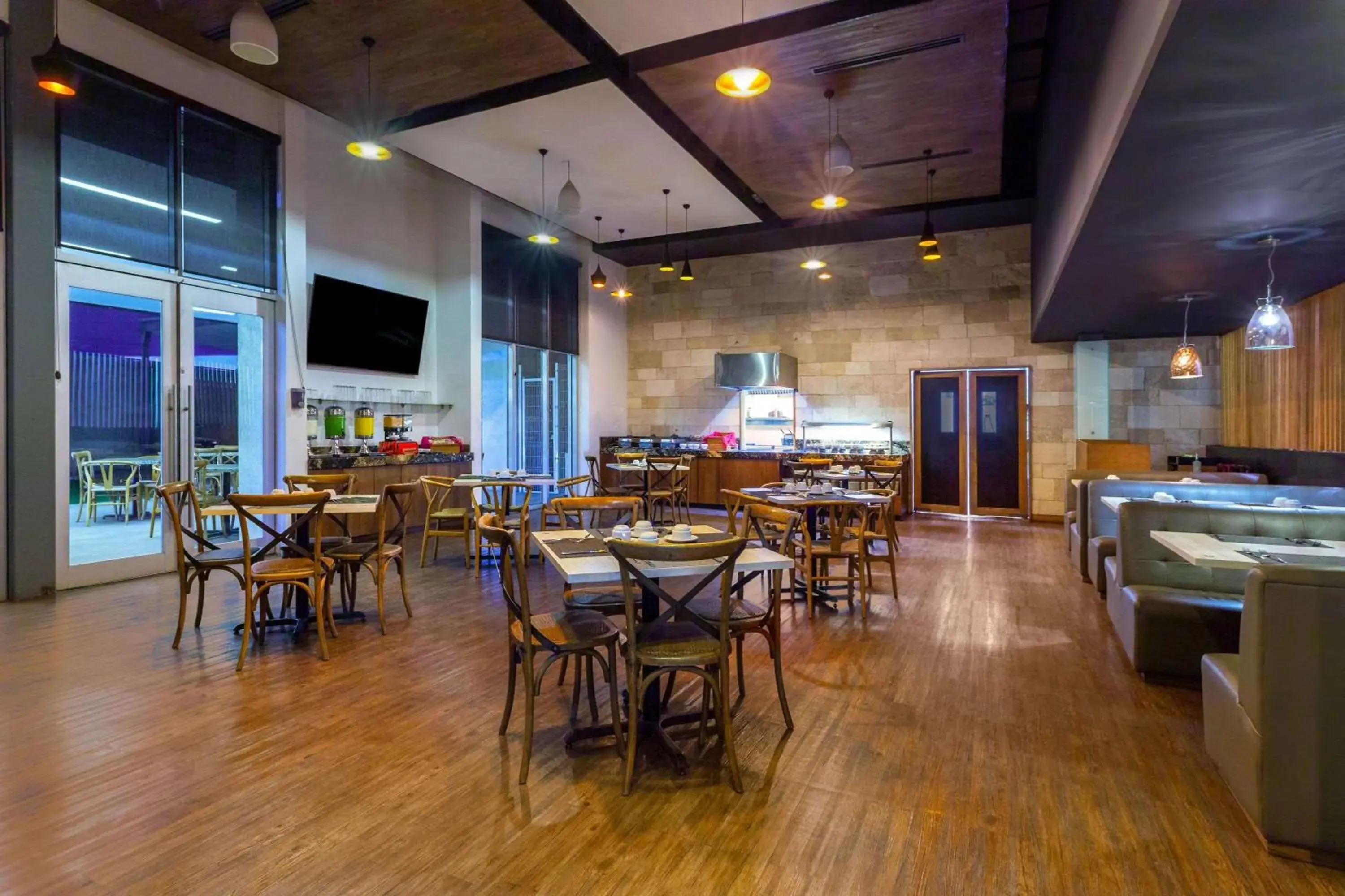 Restaurant/places to eat in TRYP by Wyndham San Luis Potosi Hotel & Suites Restaurant/places to eat in TRYP by Wyndham San Luis Potosi Hotel & Suites