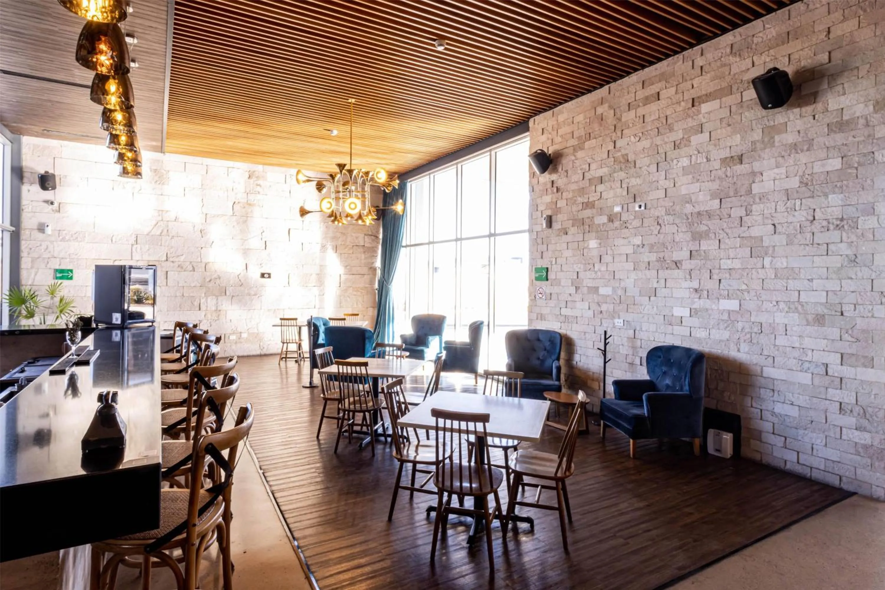 Restaurant/places to eat in TRYP by Wyndham San Luis Potosi Hotel & Suites