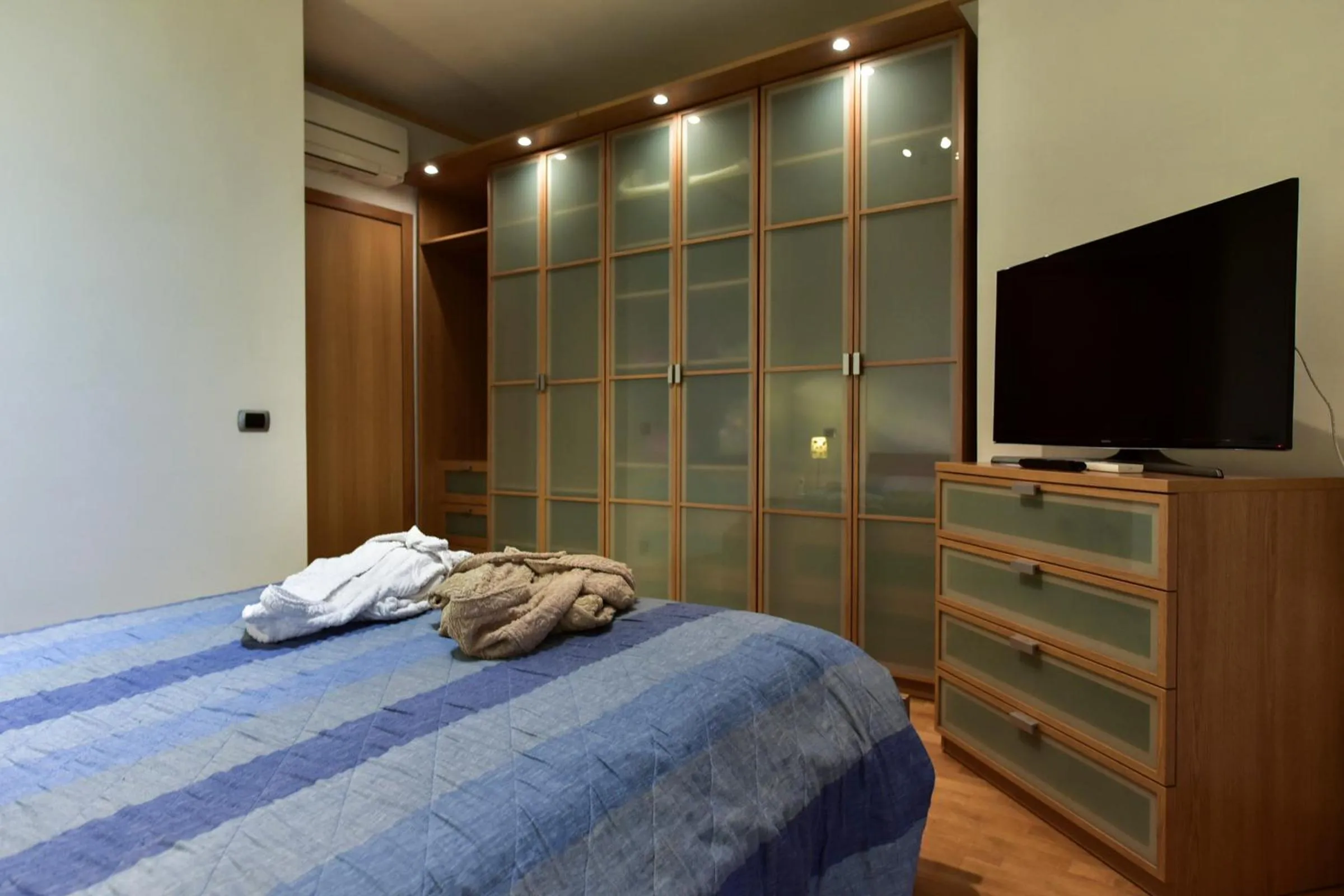 Bedroom, Bed in Home Sorbara "Luxury Home"