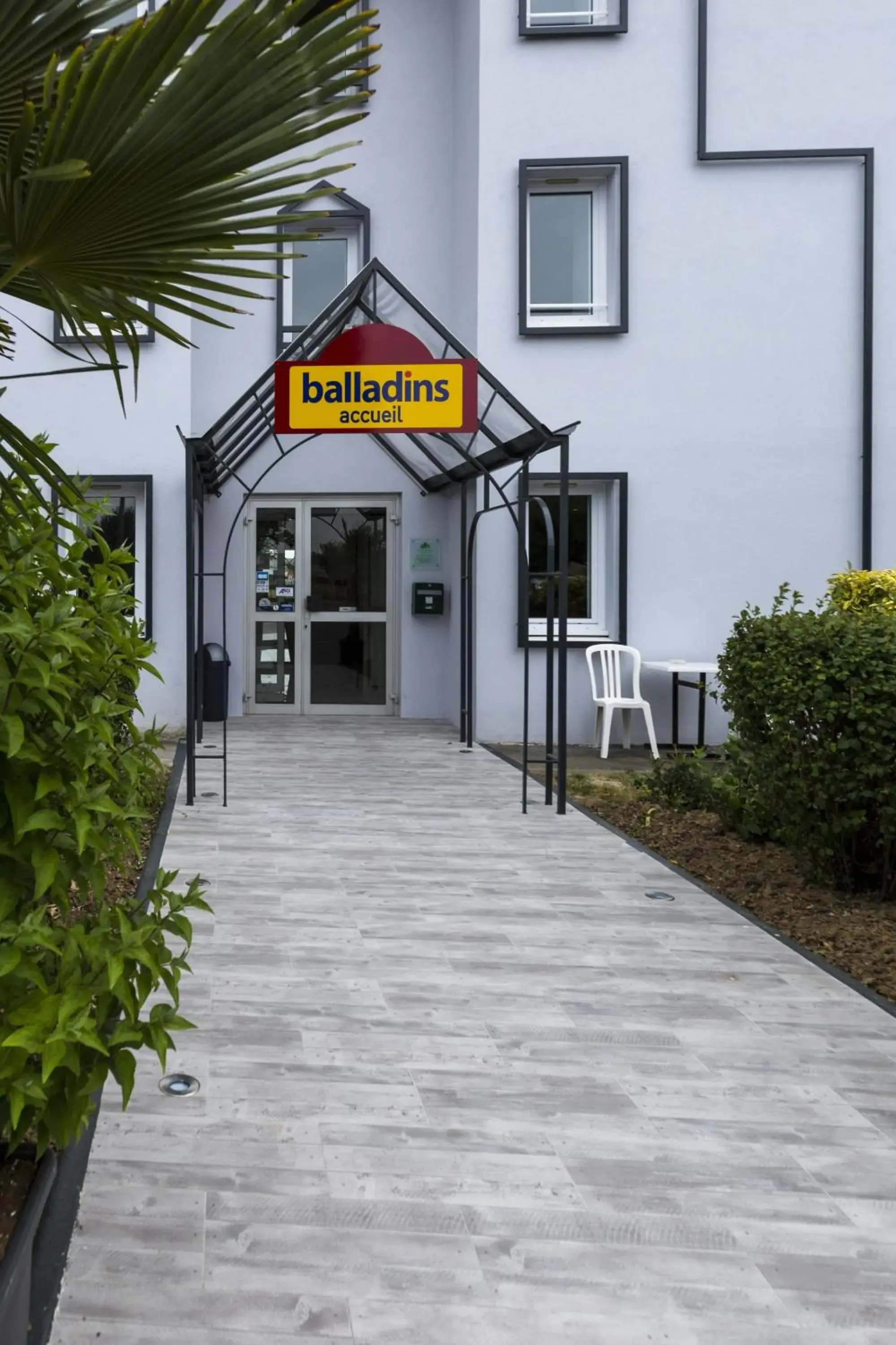 Facade/entrance in initial by balladins Saint-Quentin / Gauchy Facade/entrance in initial by balladins Saint-Quentin / Gauchy