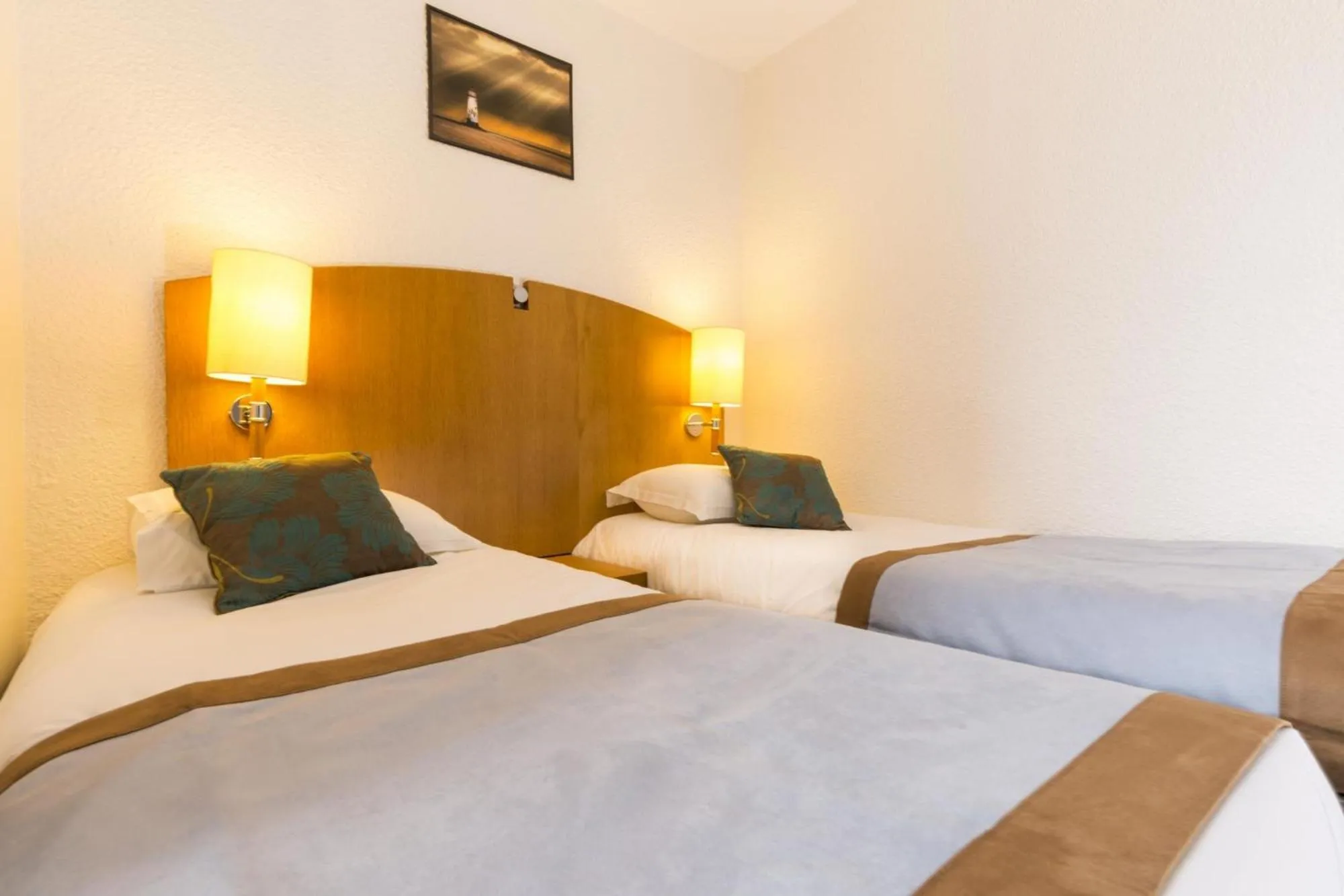 Bed in initial by balladins Saint-Quentin / Gauchy