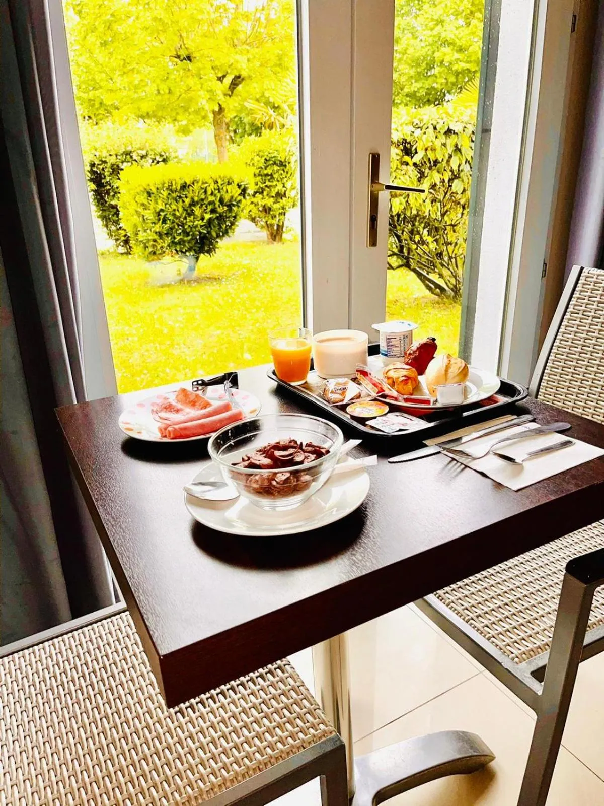 Breakfast in initial by balladins Saint-Quentin / Gauchy