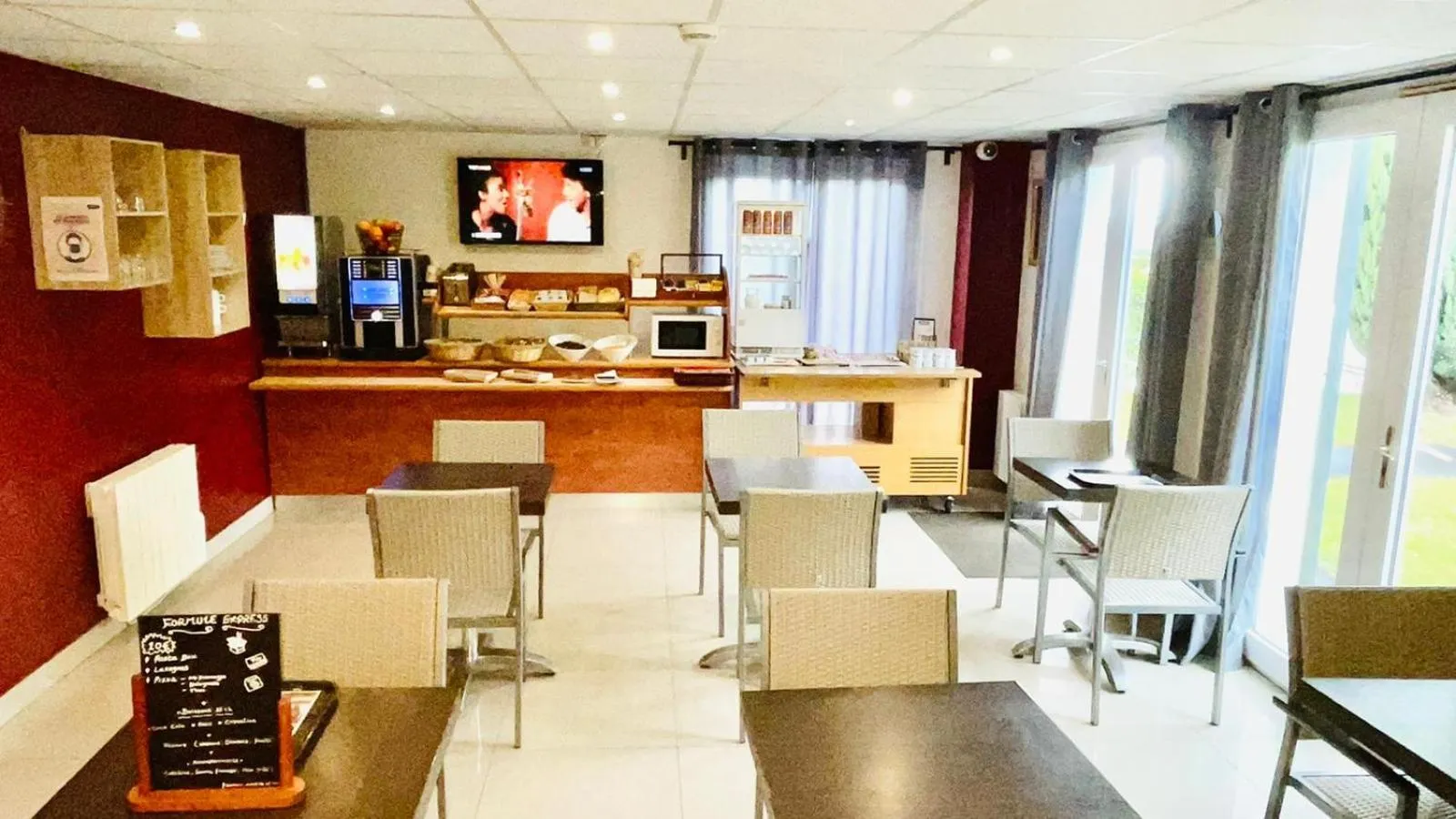 Breakfast in initial by balladins Saint-Quentin / Gauchy