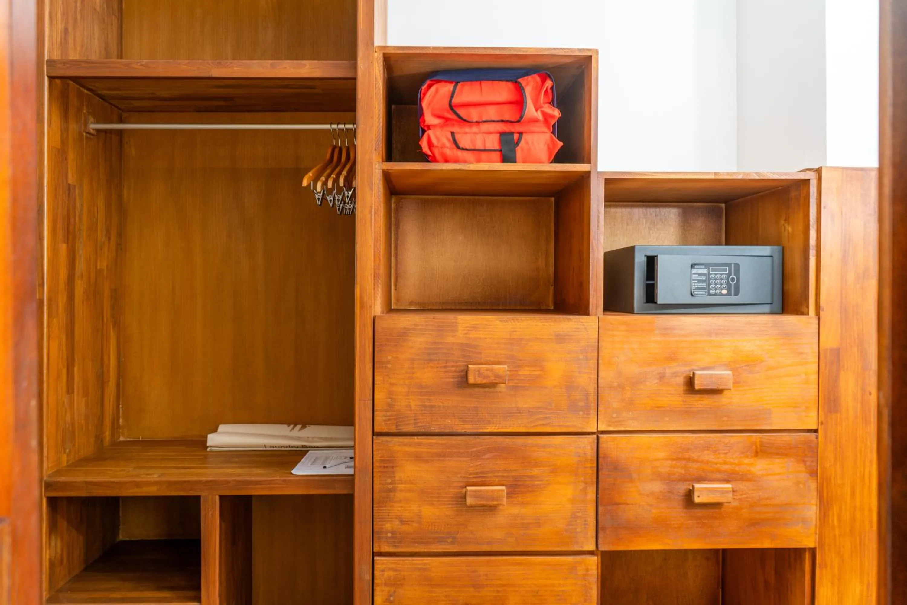 safe in Kudafushi Resort & Spa