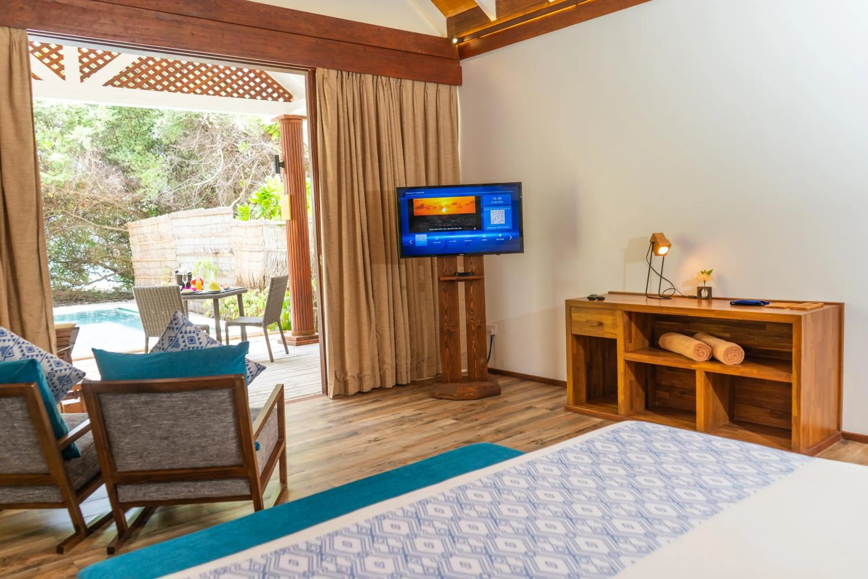 Bed in Kudafushi Resort & Spa