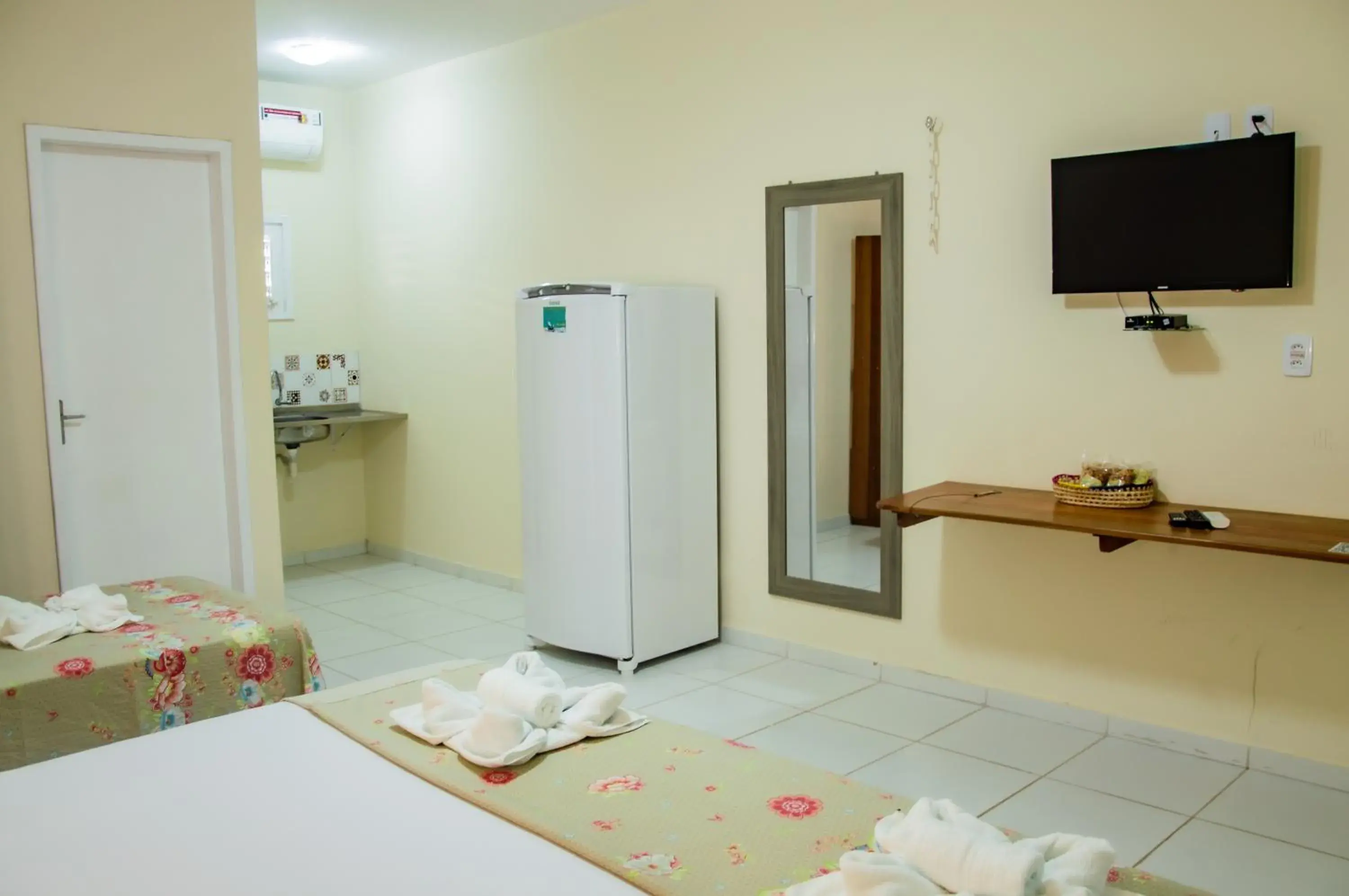 Deluxe Room (2 Adults + 1 Child) in Pousada Angelica Deluxe Room (2 Adults + 1 Child) in Pousada Angelica