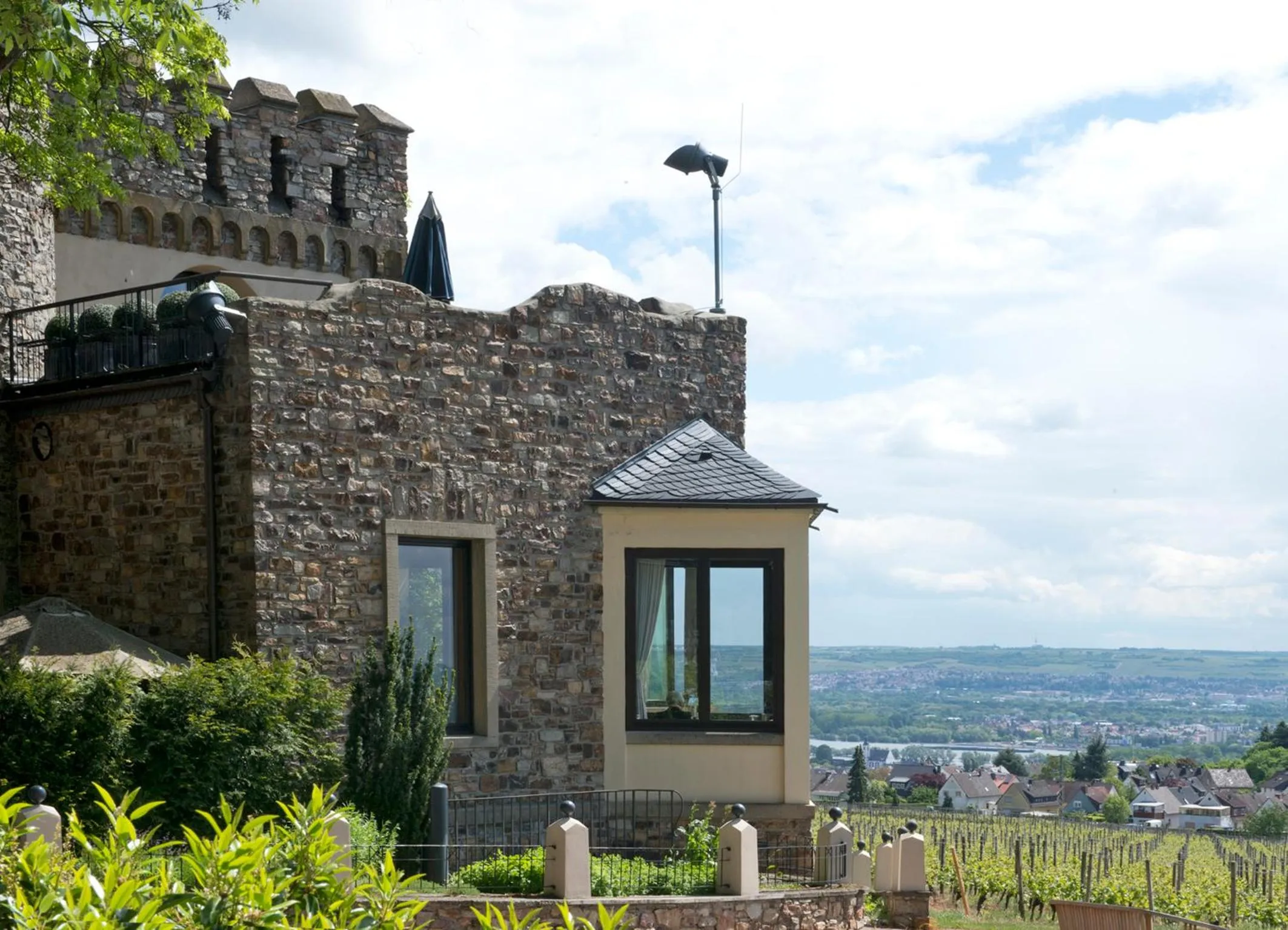 Property building in Burg & Gästehaus by Schwarzenstein