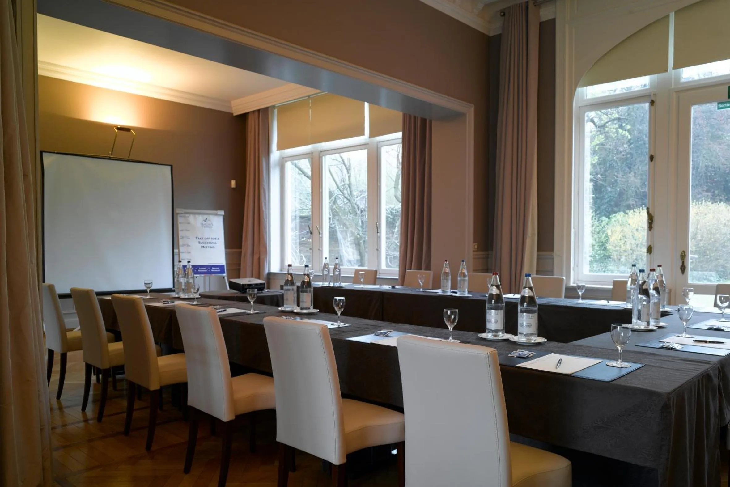 Business facilities in Martin's Manoir