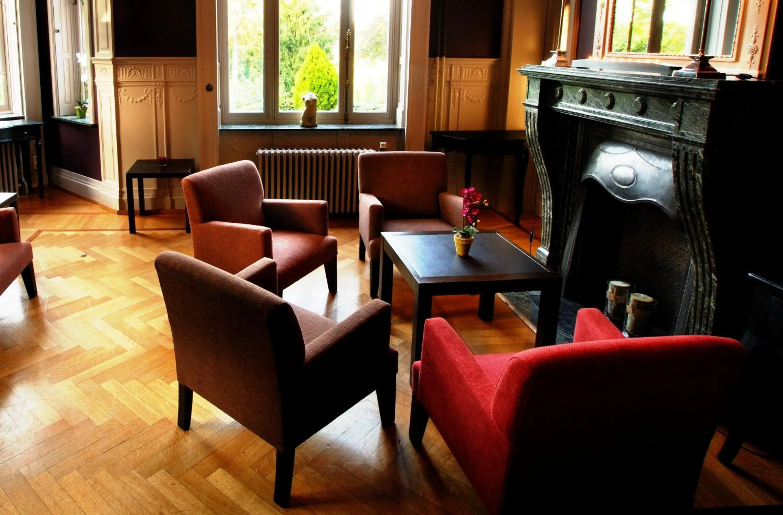 Lounge or bar in Martin's Manoir