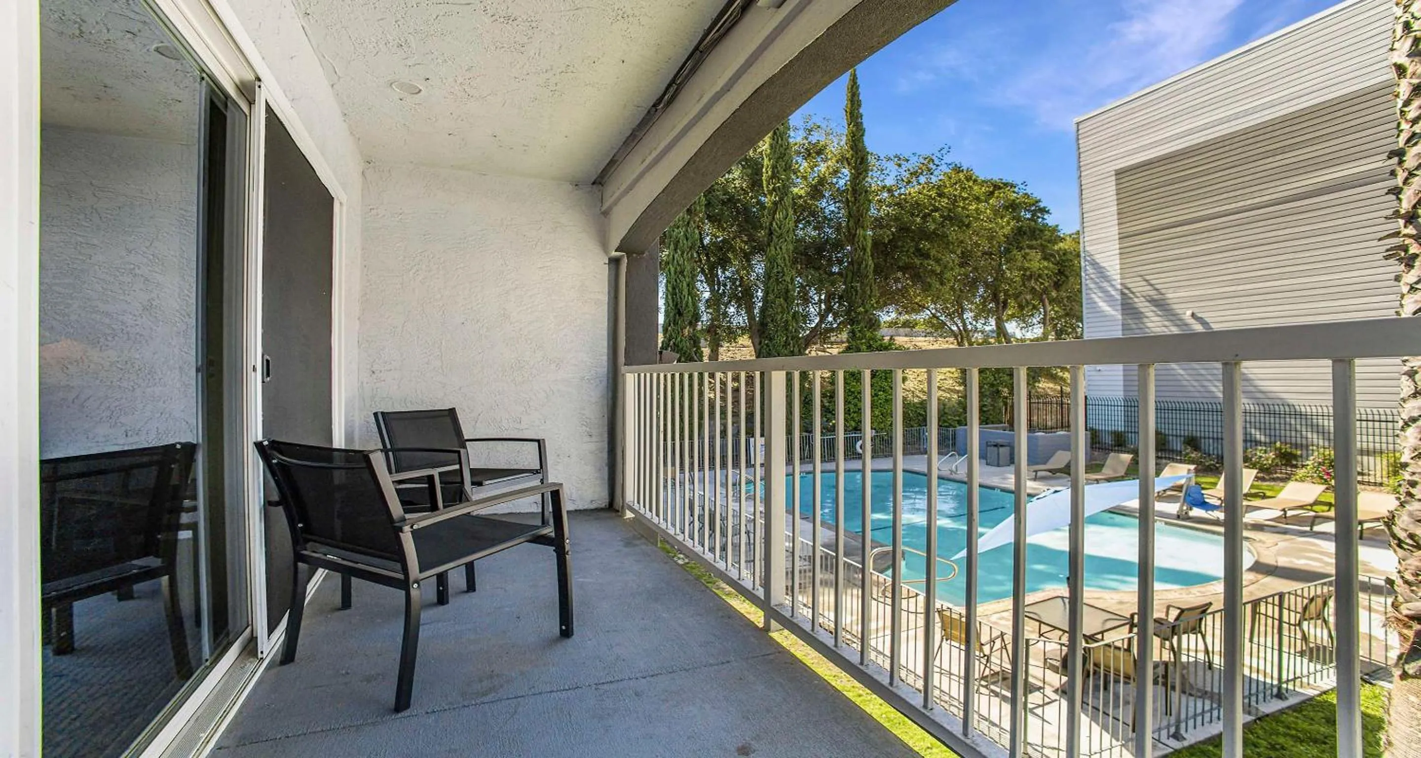 Bedroom in SureStay Plus Hotel by Best Western Sacramento North