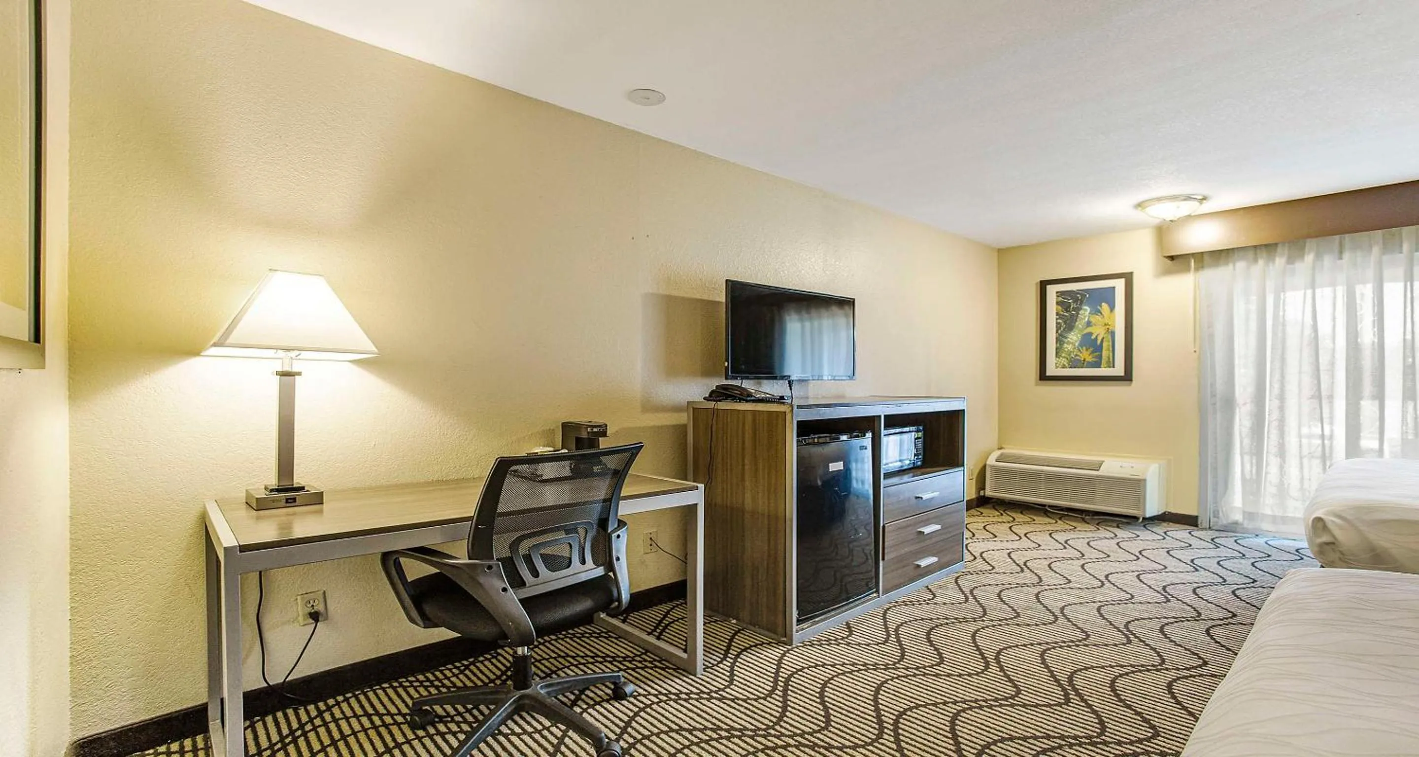 Bedroom, Bed in SureStay Plus Hotel by Best Western Sacramento North