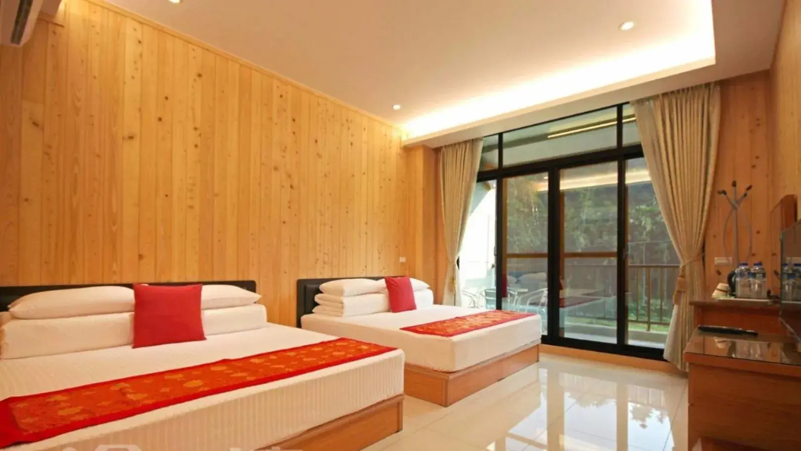 Double or Twin Room with Balcony in Qian's Garden Inn Double or Twin Room with Balcony in Qian's Garden Inn