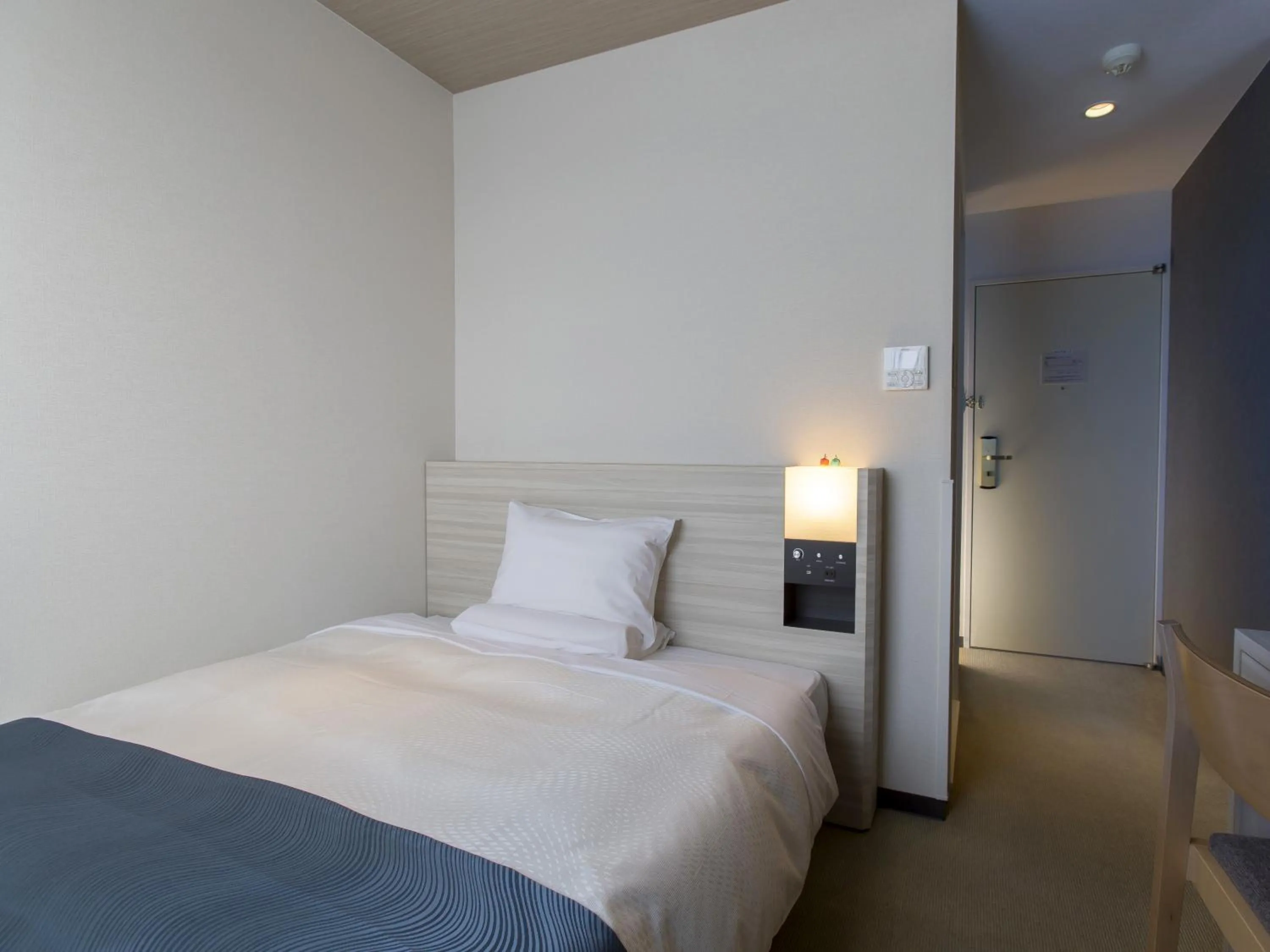 Bedroom, Bed in JR-EAST HOTEL METS HACHINOHE