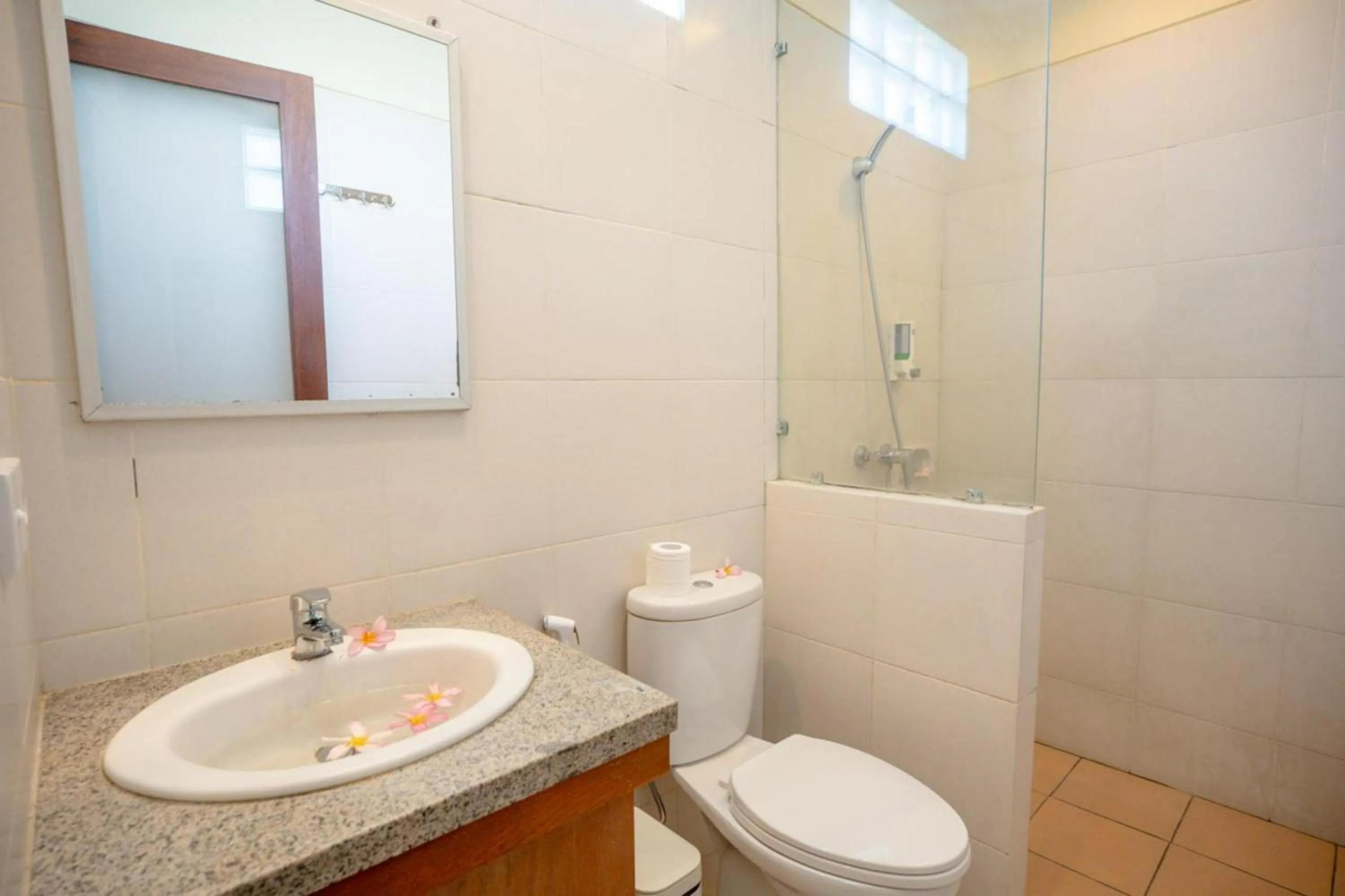 Shower in Sakura Guest House