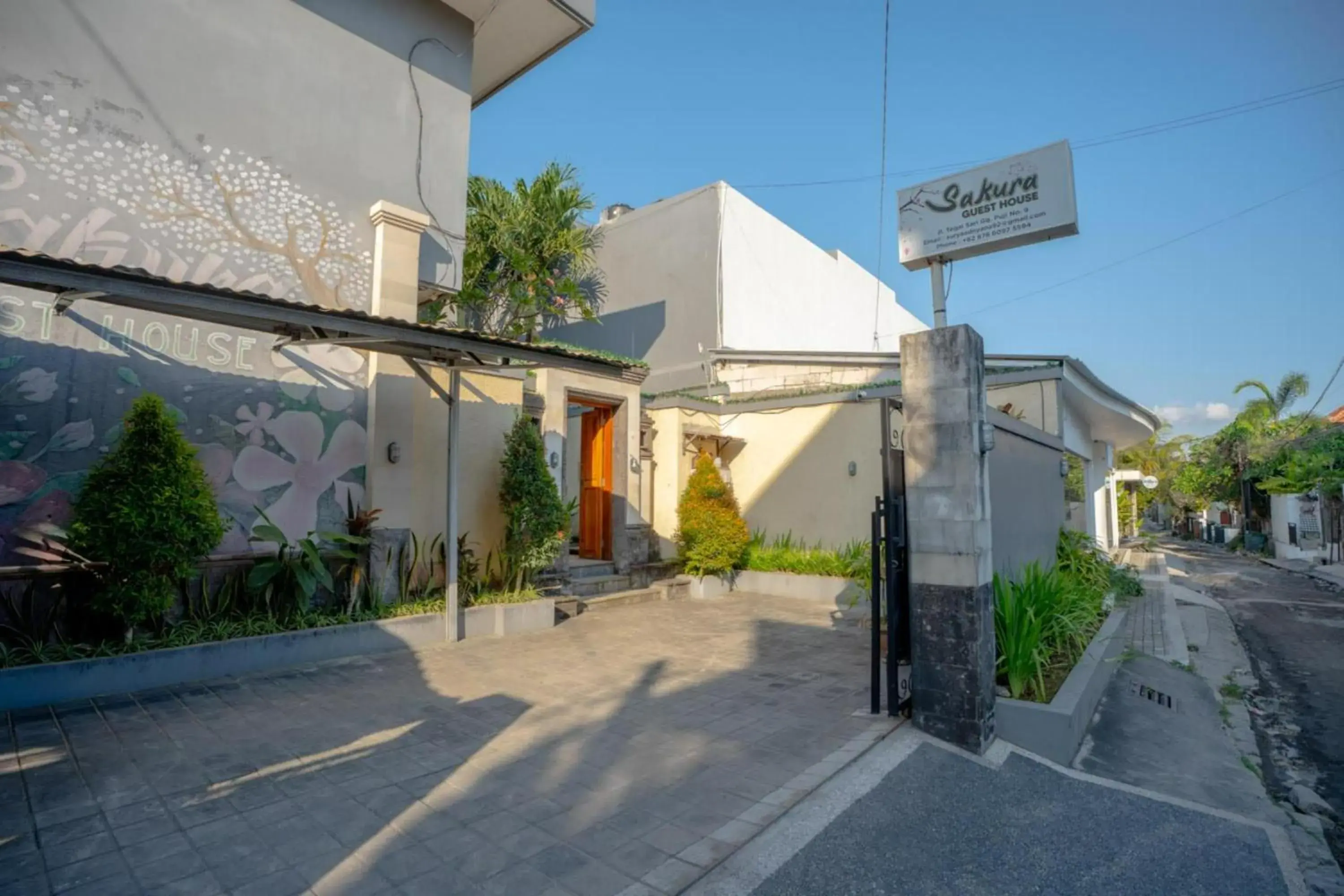 Facade/entrance in Sakura Guest House Facade/entrance in Sakura Guest House