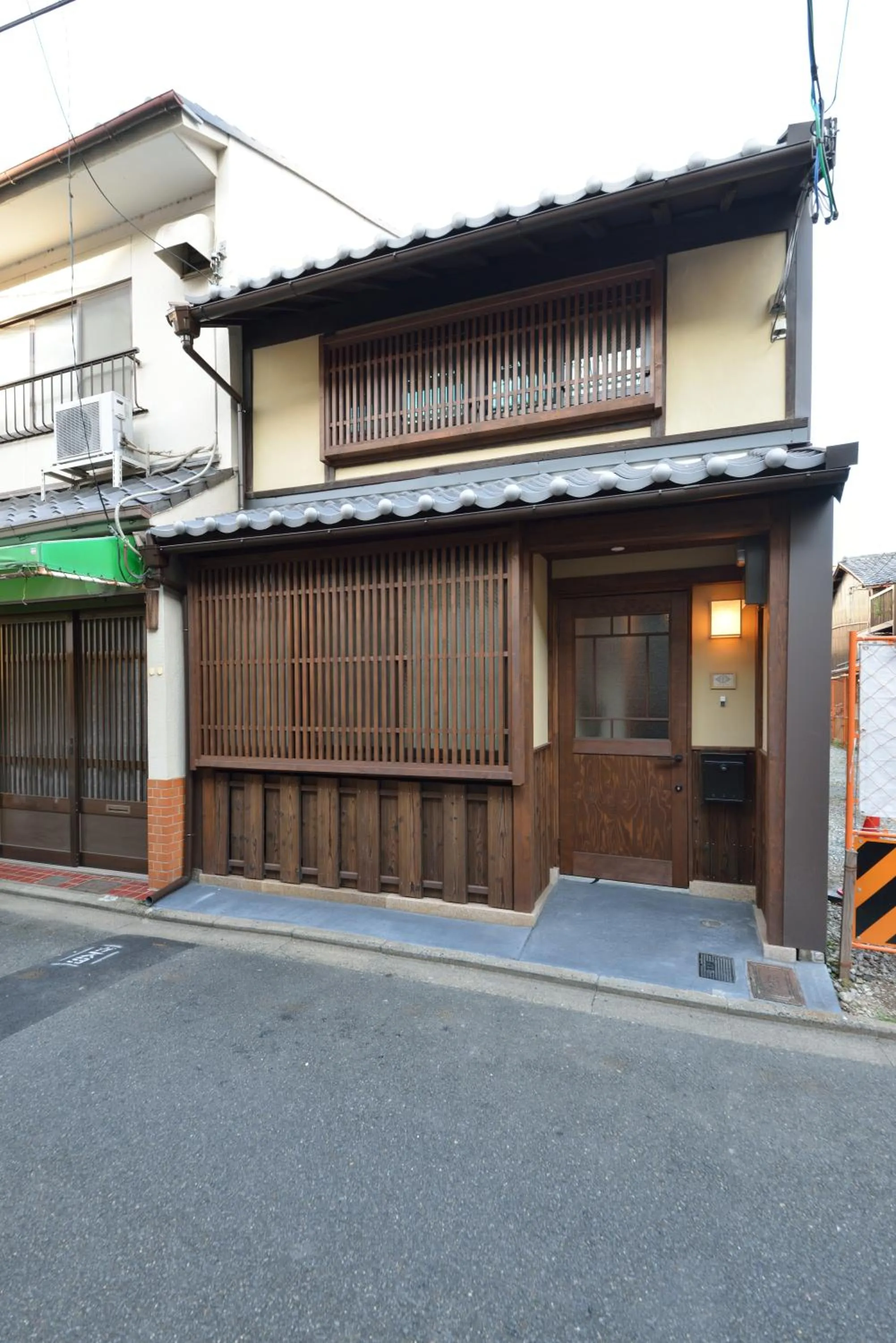 Facade/entrance in Takeya Gojo
