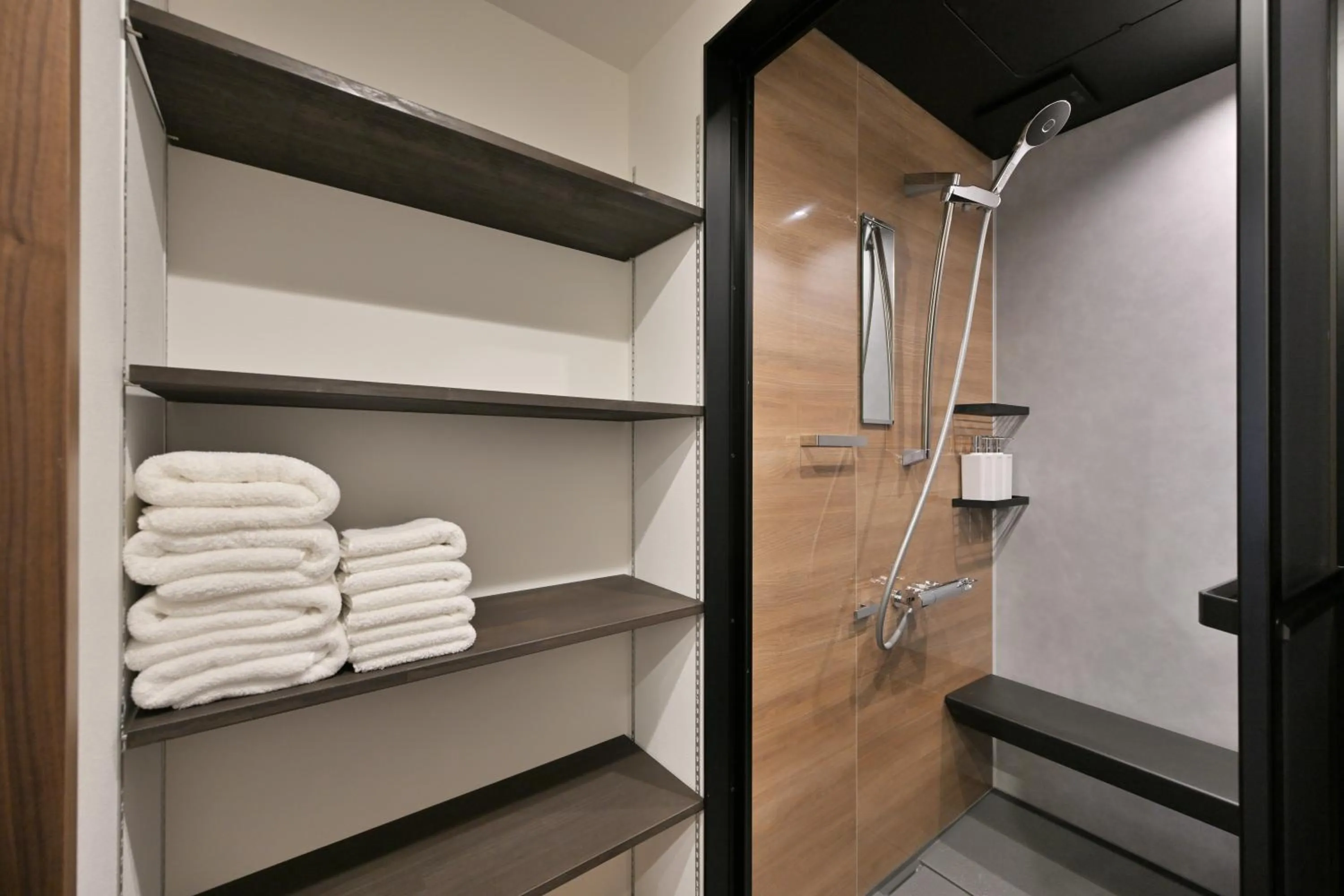 Shower in Takeya Gojo