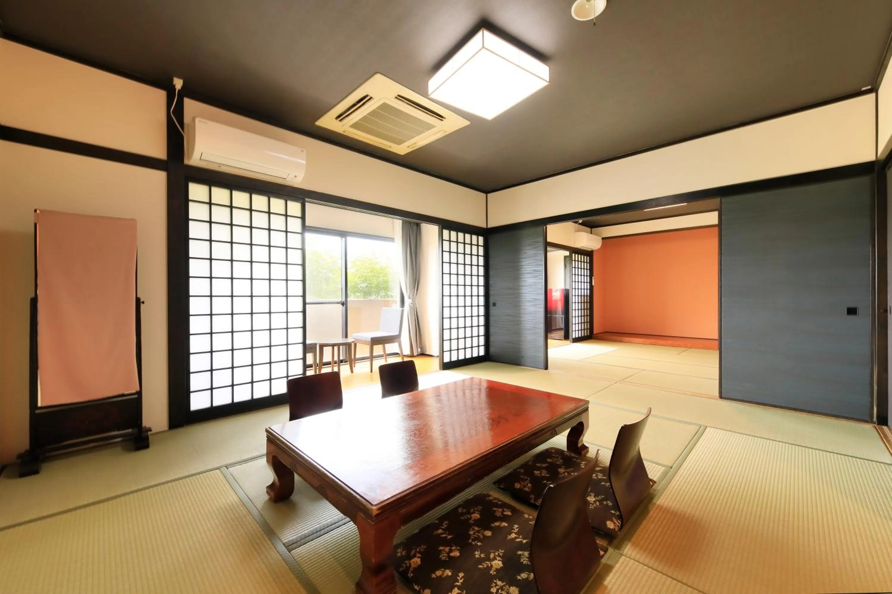 Photo of the whole room in Yutorelo Yamaga