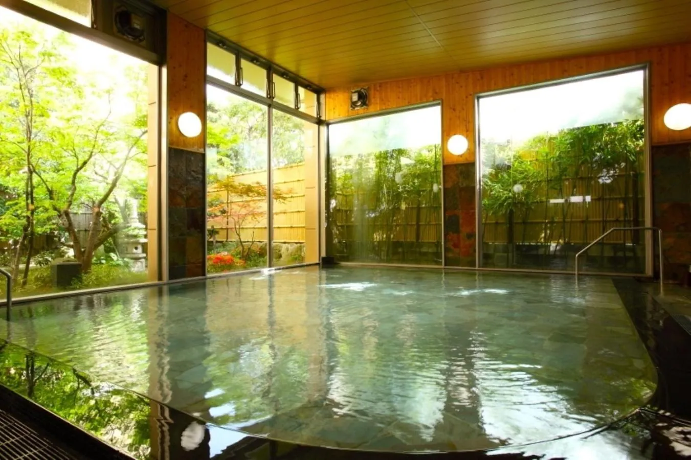 Hot Spring Bath in Yutorelo Yamaga