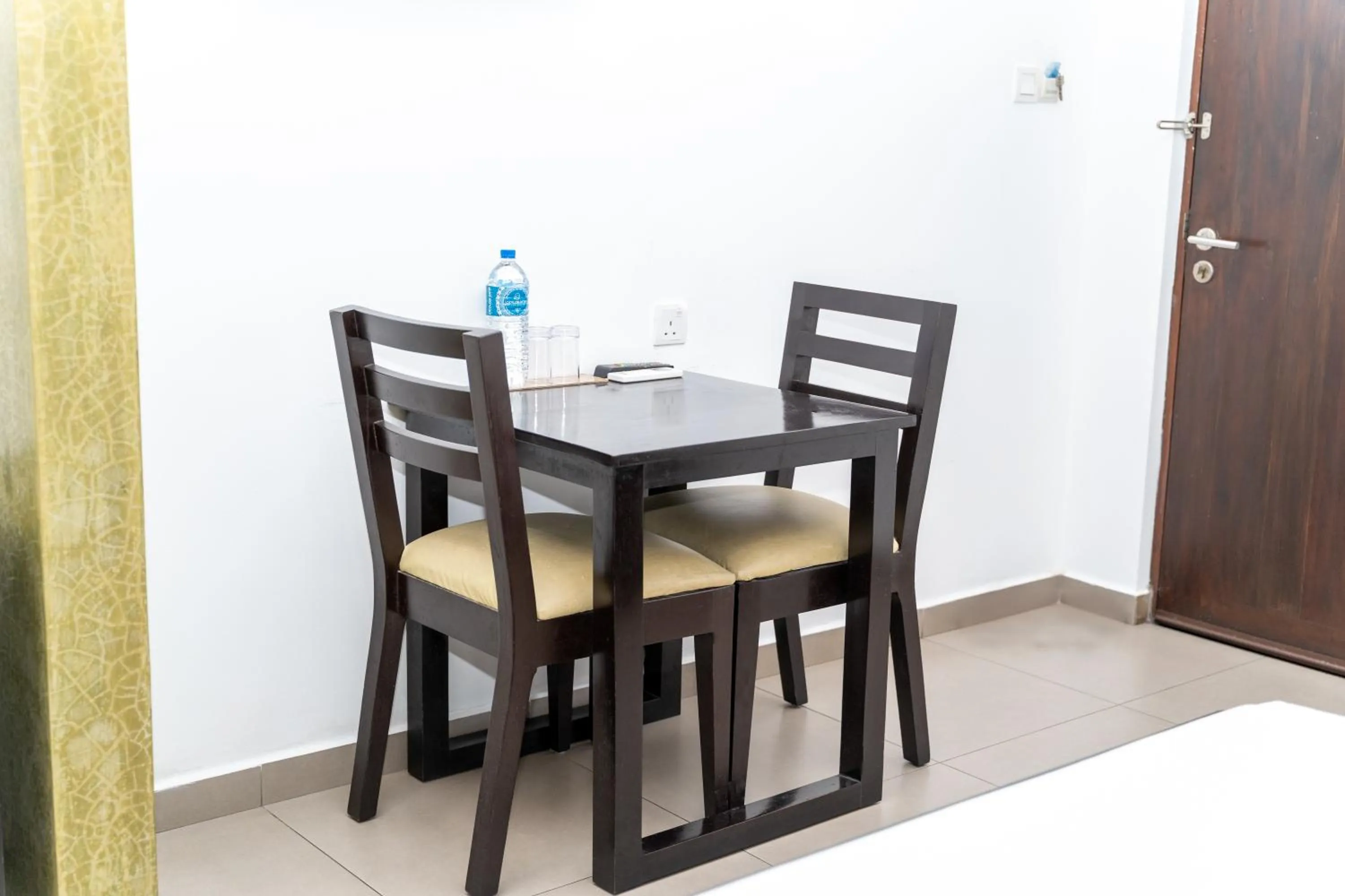 Dining area in Saninro Hotel - Ragama