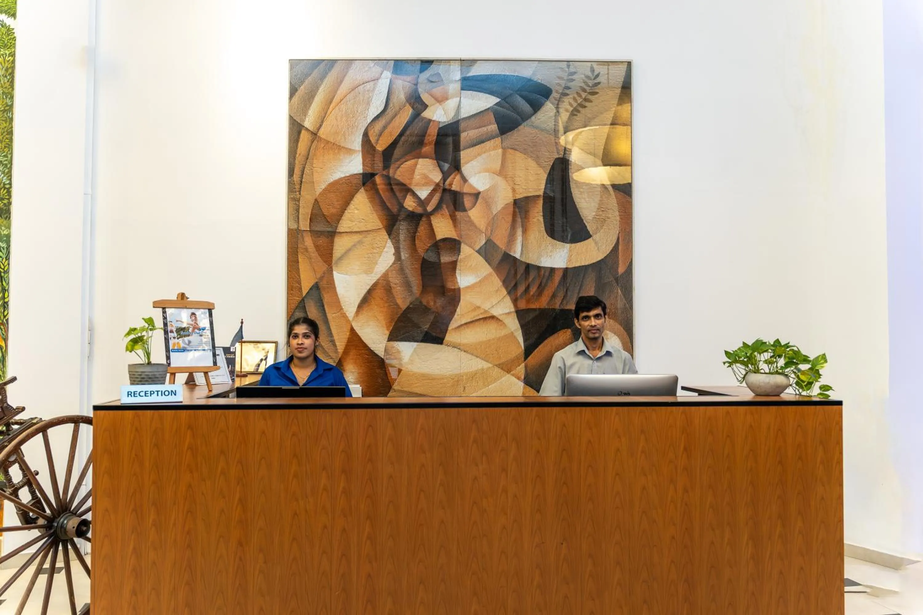 Staff in Saninro Hotel - Ragama