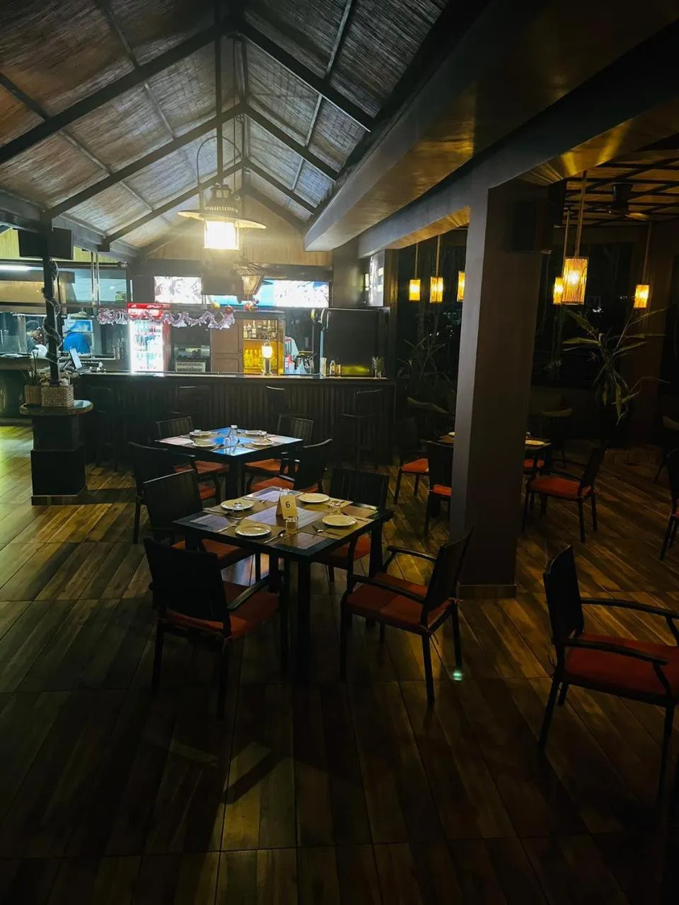 Restaurant/places to eat in Saninro Hotel - Ragama