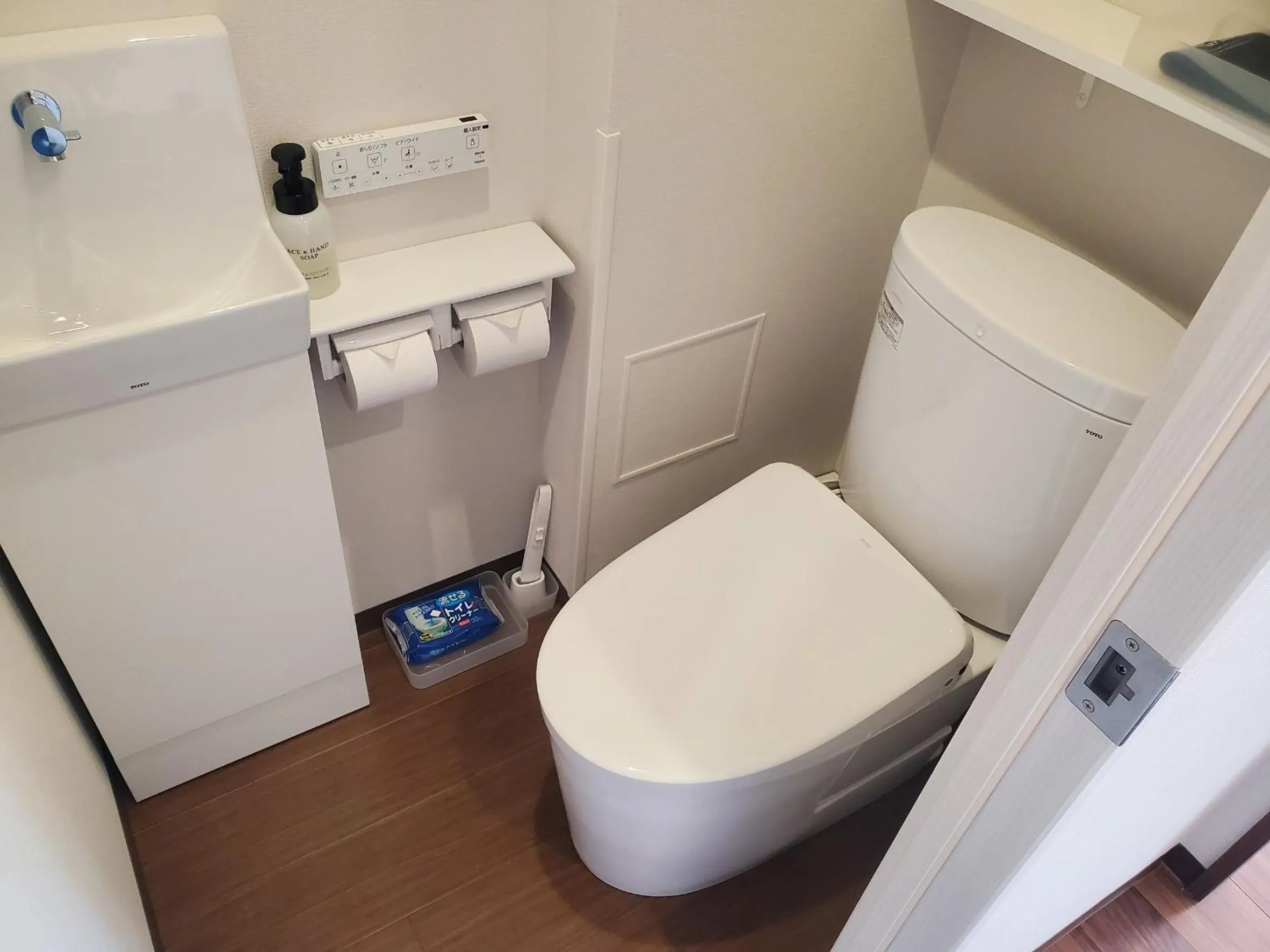 Toilet in City Pension Zem