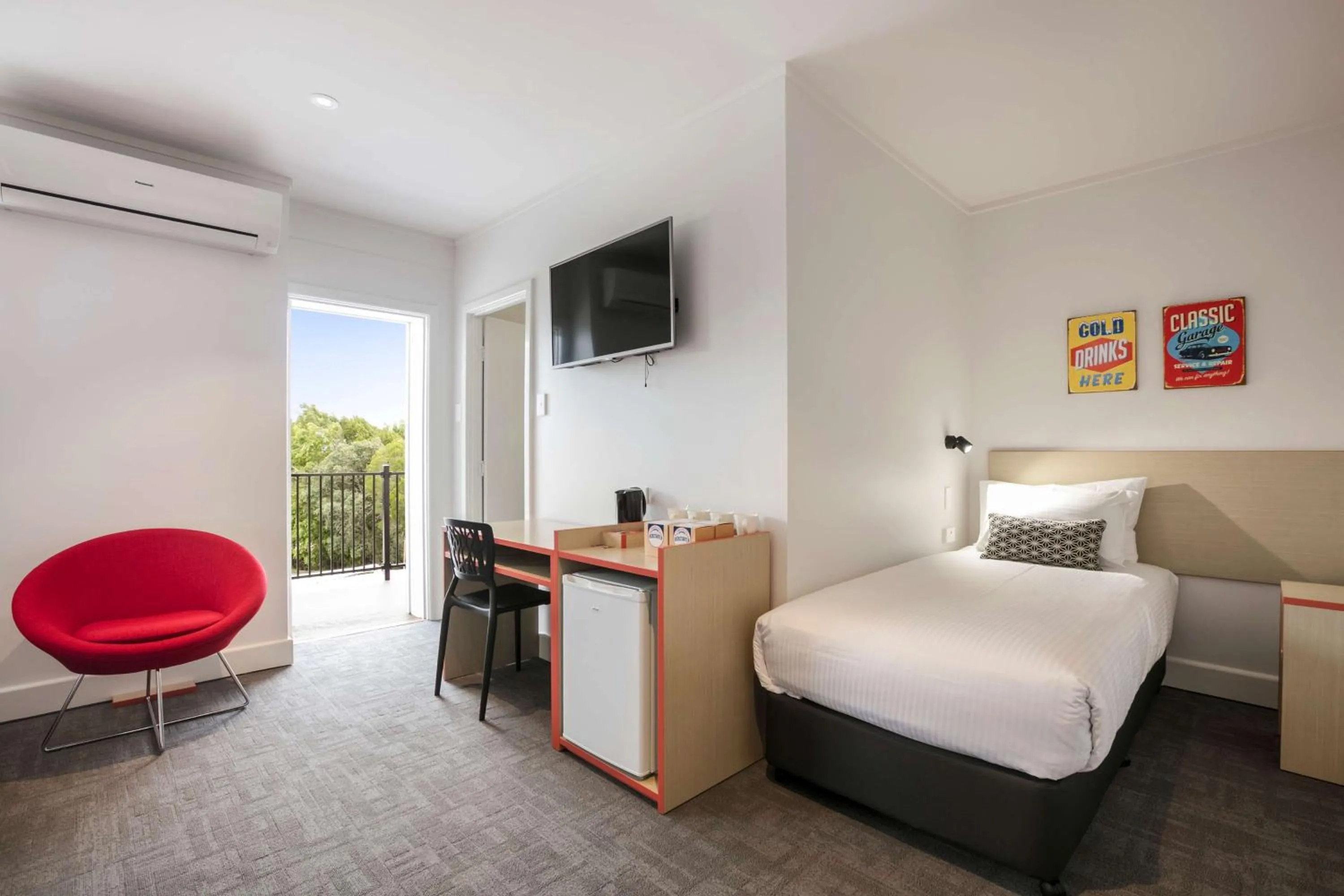 Bedroom, Bed in Nightcap at Camp Hill Hotel