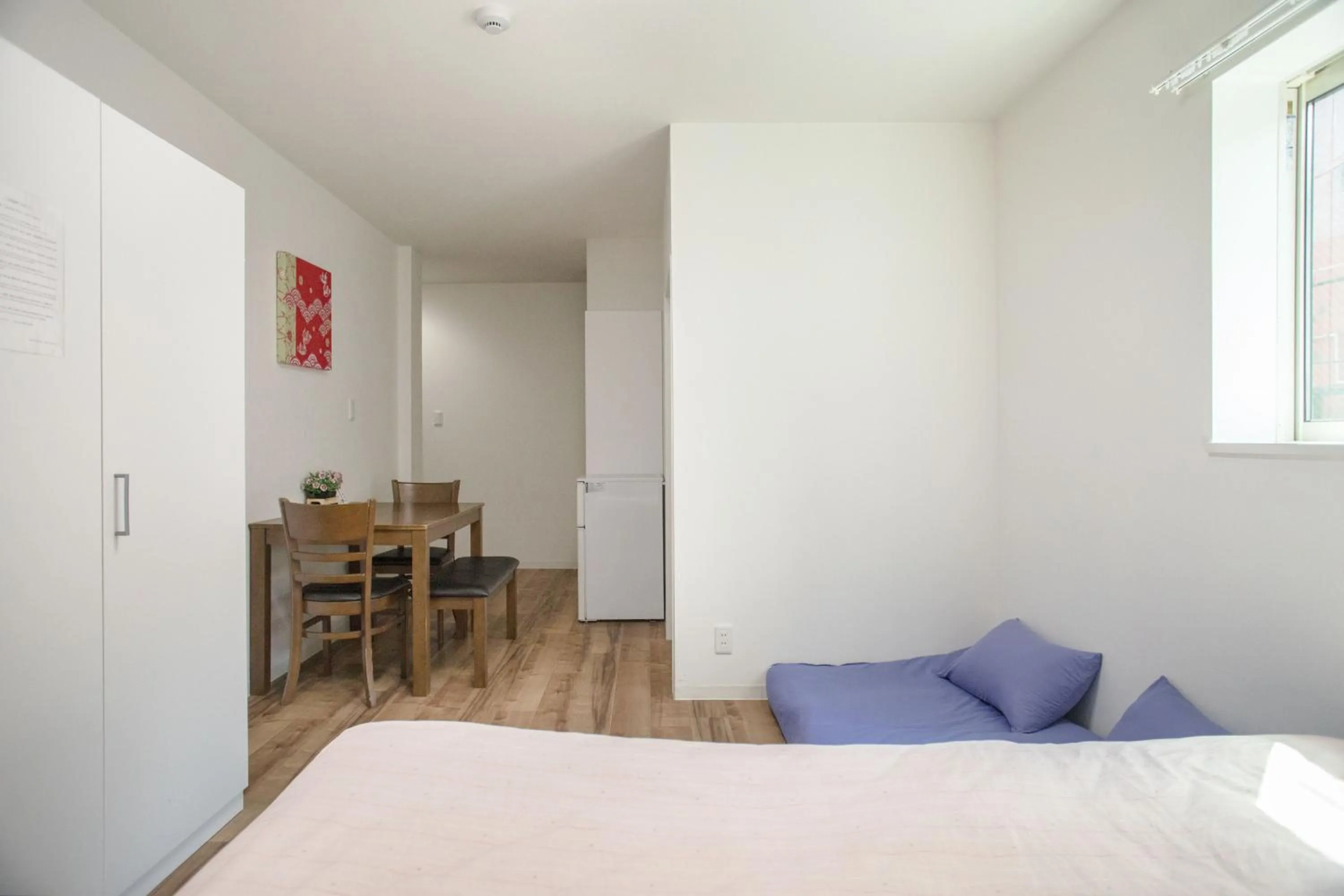 Photo of the whole room, Bed in Osaka Tsuruhashitei Hotel Asahi group 大阪鶴橋亭ホテル