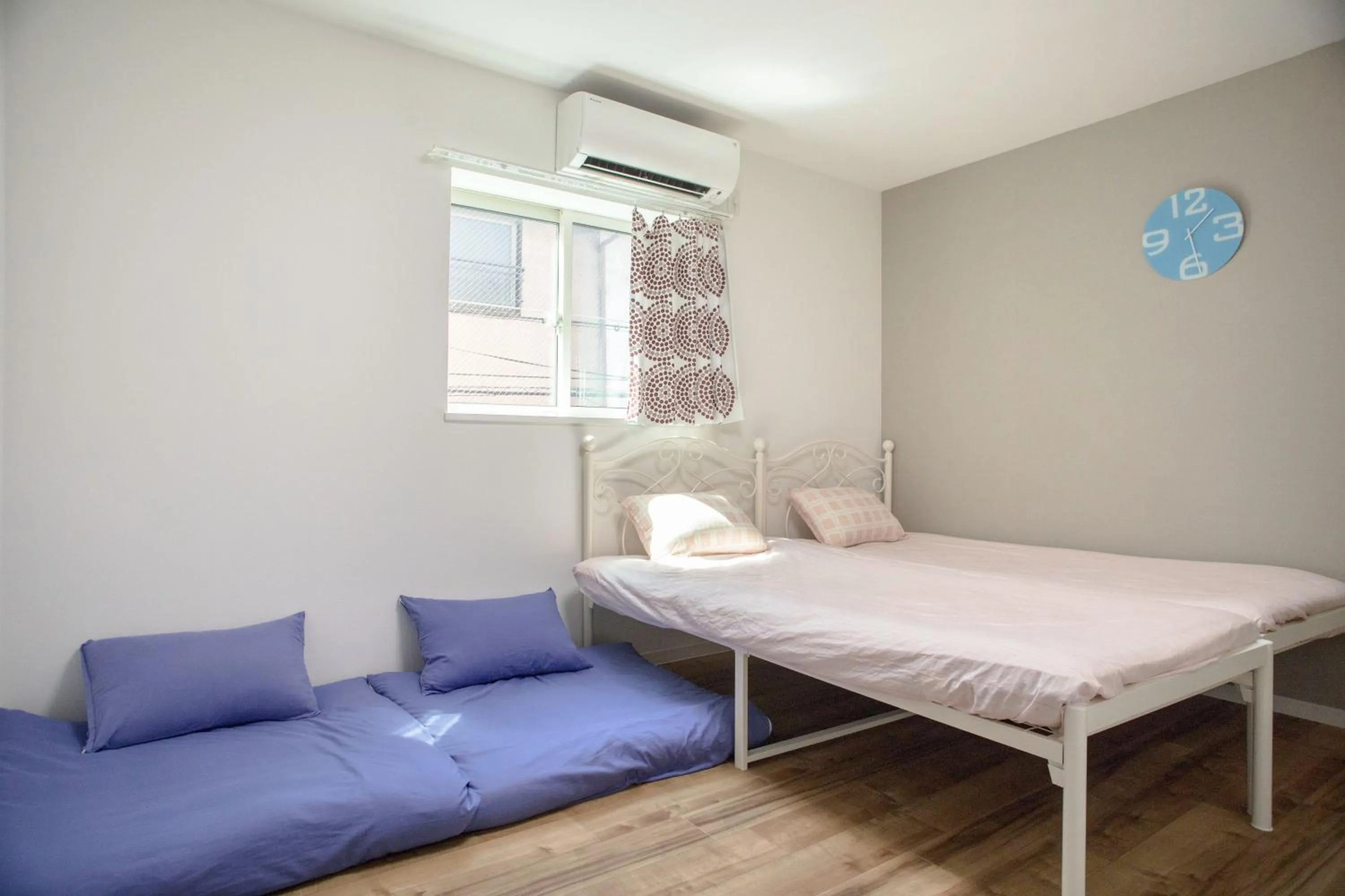 Photo of the whole room, Bed in Osaka Tsuruhashitei Hotel Asahi group 大阪鶴橋亭ホテル