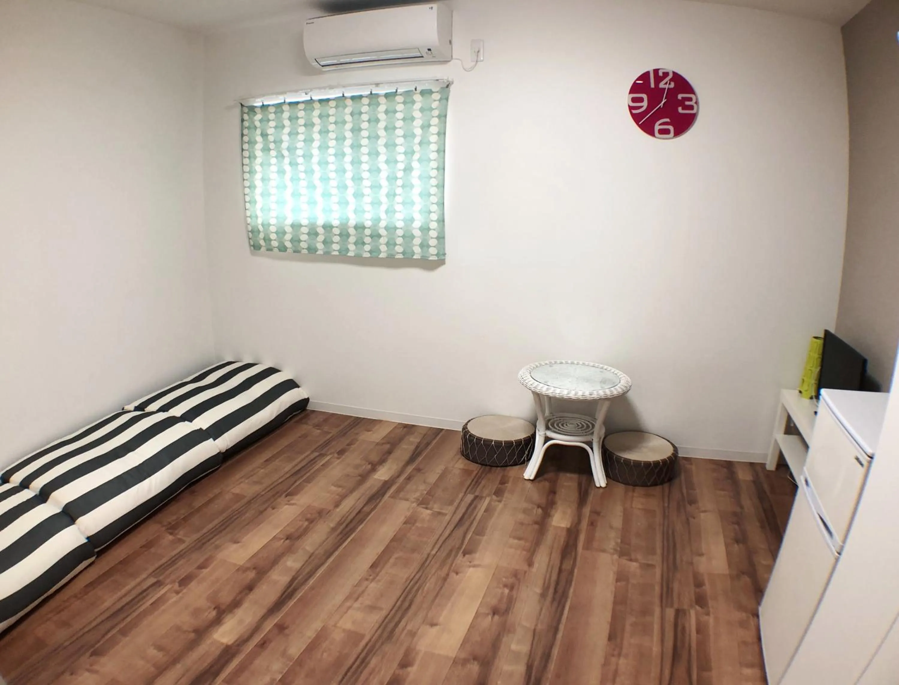 Photo of the whole room, Bed in Osaka Tsuruhashitei Hotel Asahi group 大阪鶴橋亭ホテル