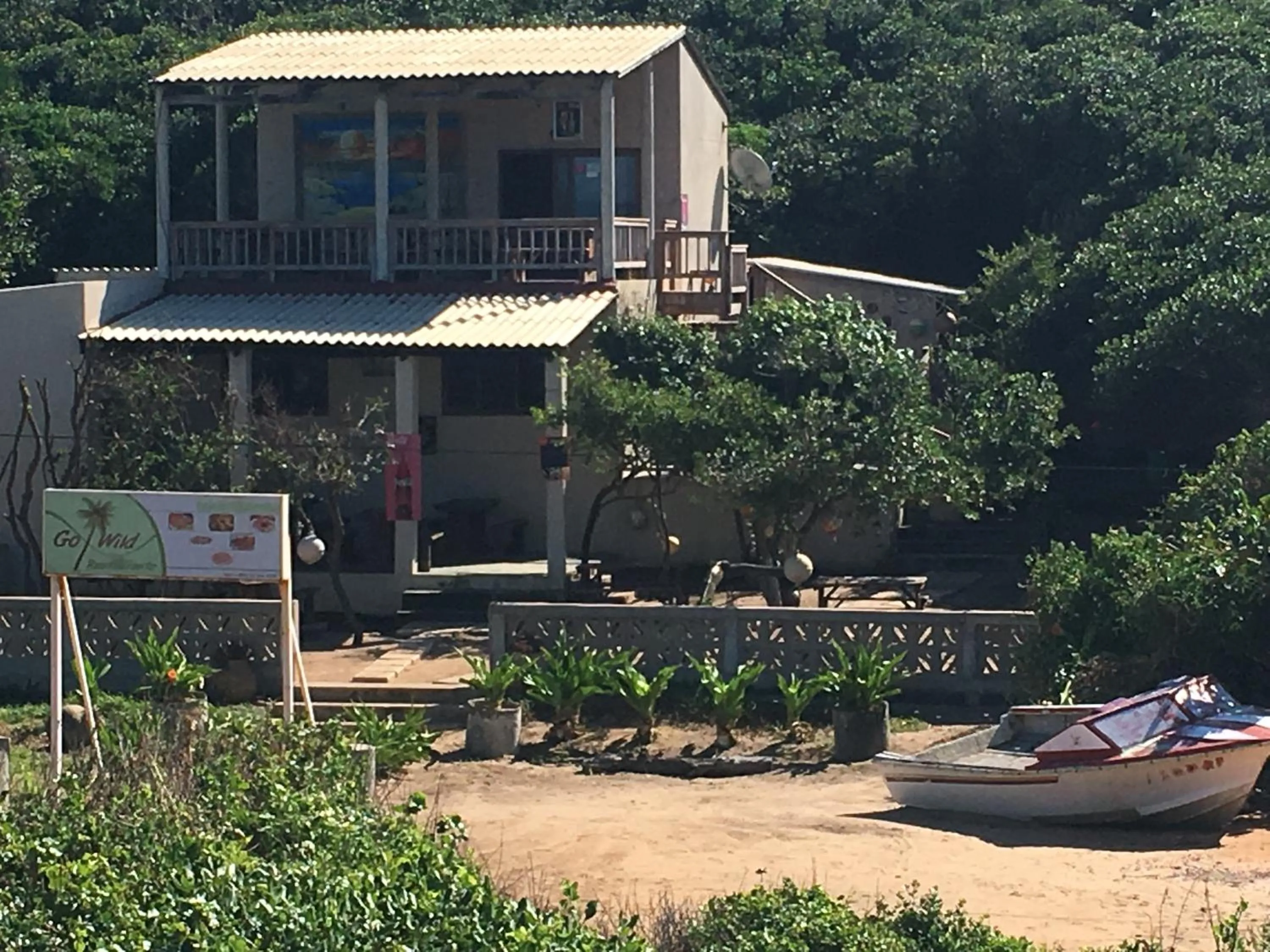 Restaurant/places to eat in Go Wild Beach Resort