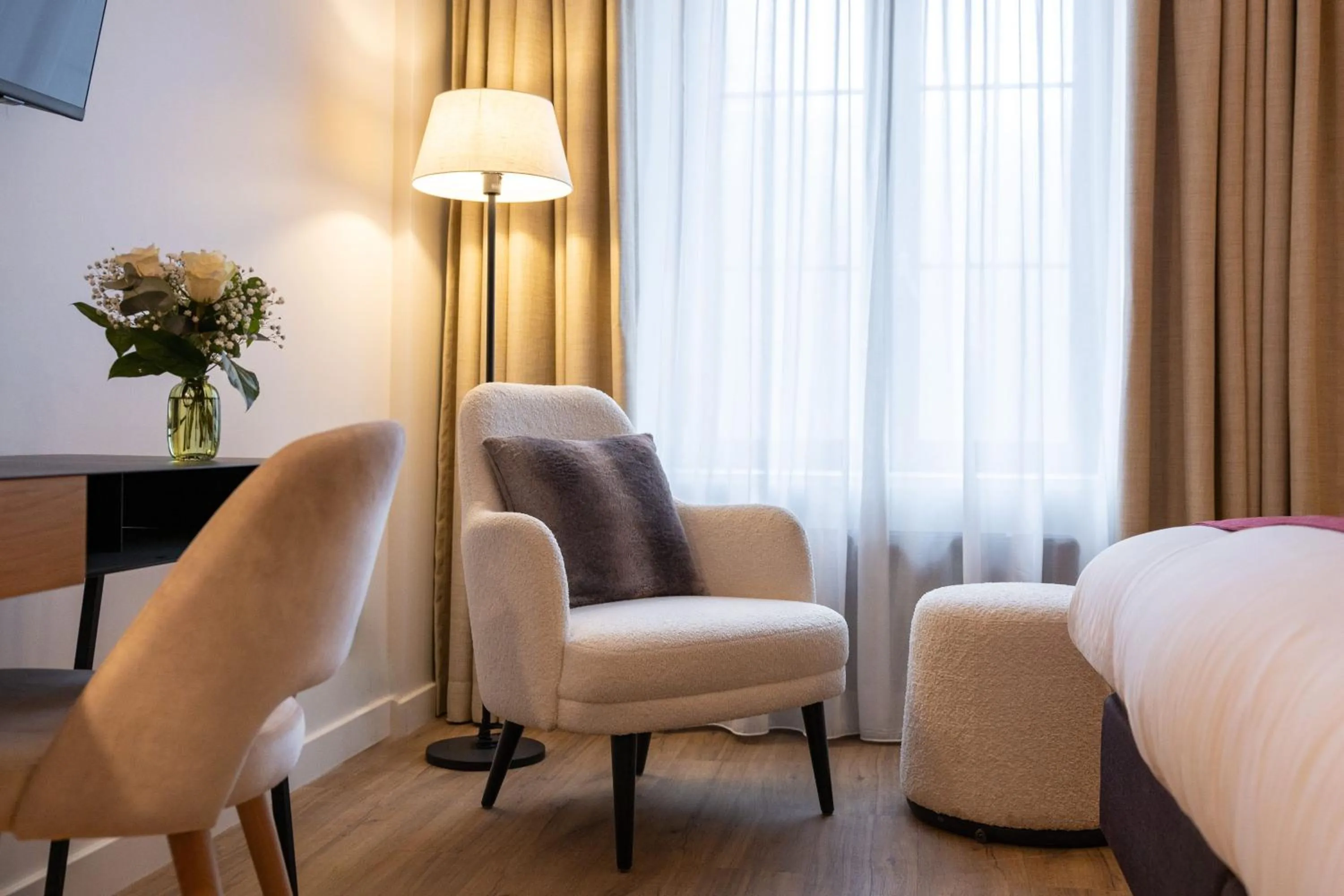 Bedroom, Bed in Hotel du Commerce