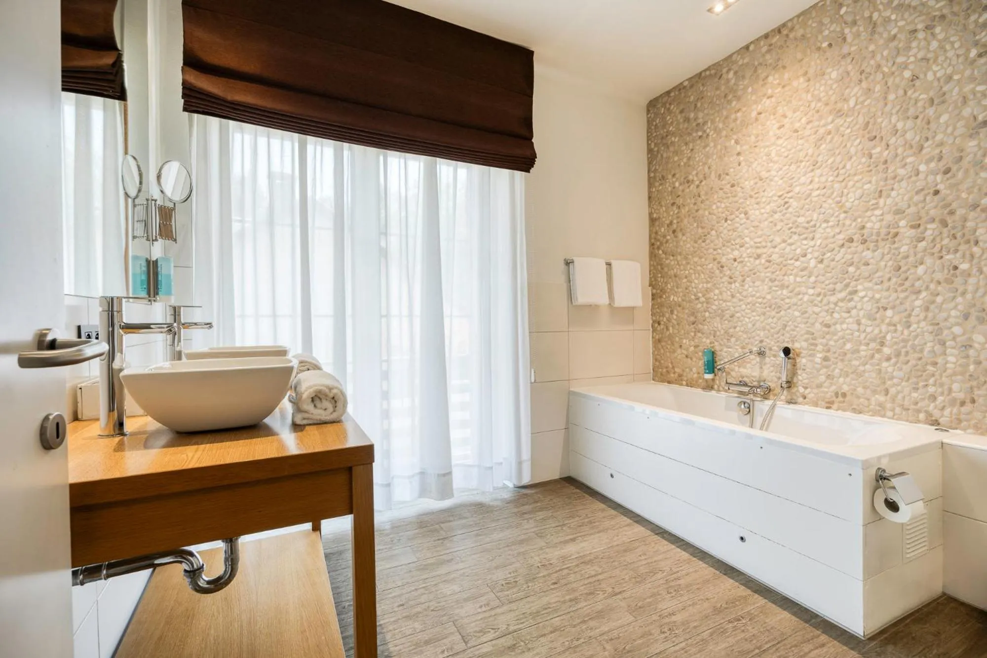 Property building in Hotel du Commerce