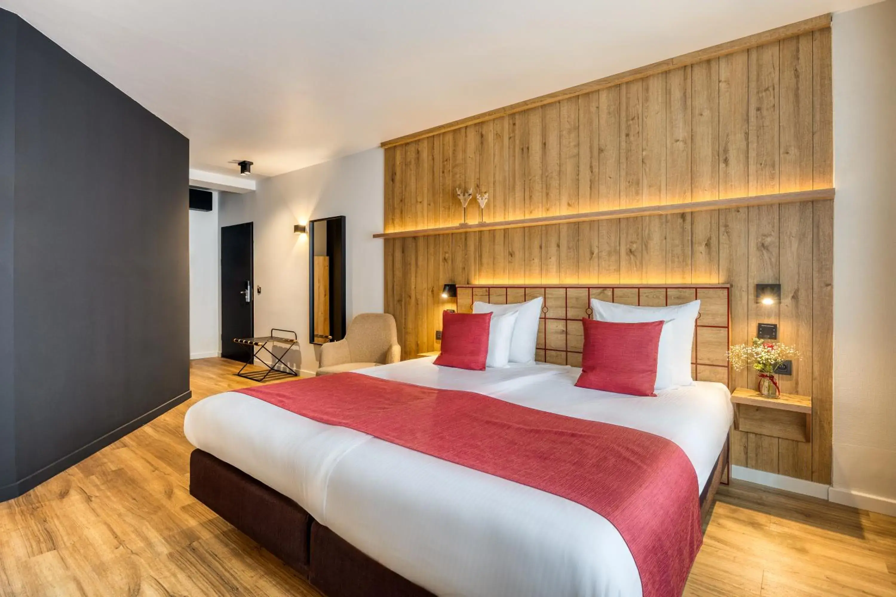 Superior Deluxe Double or Twin Room in Hotel du Commerce Superior Deluxe Double or Twin Room in Hotel du Commerce