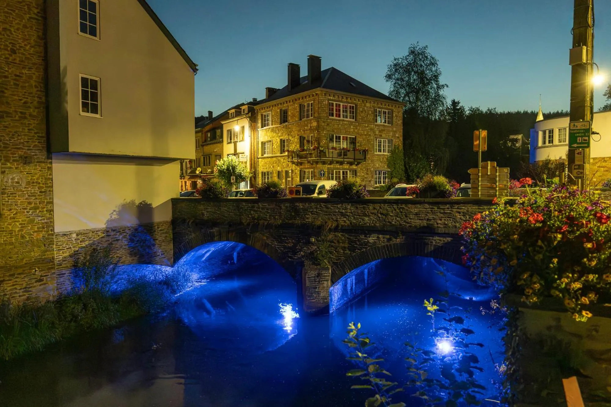 Property building in Hotel du Commerce