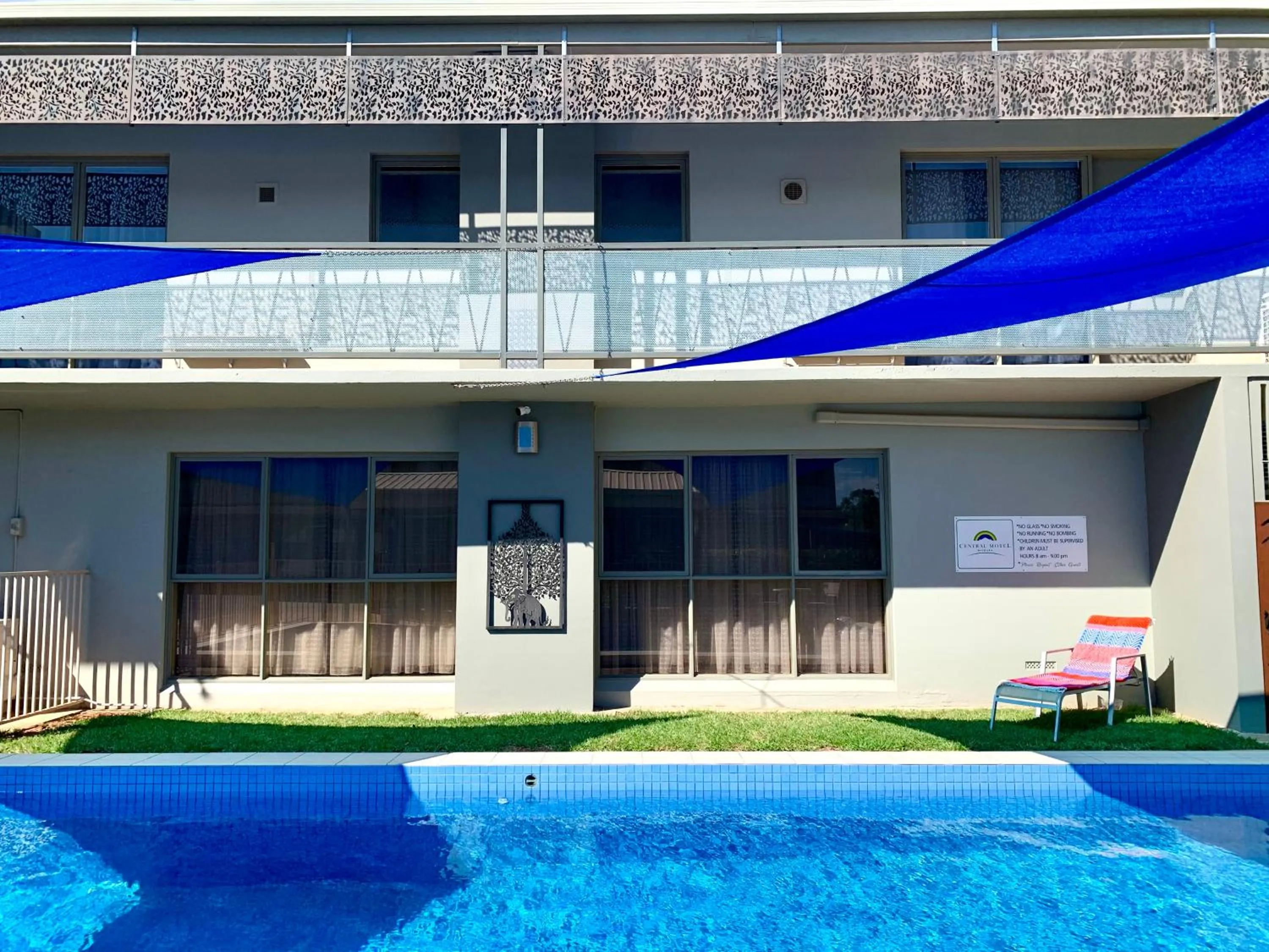 Swimming pool in Central Motel Mildura